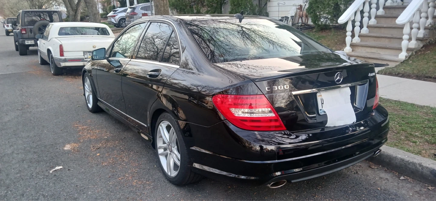 Black Mercedes-Benz C300 4MATIC Sedan - photo 3