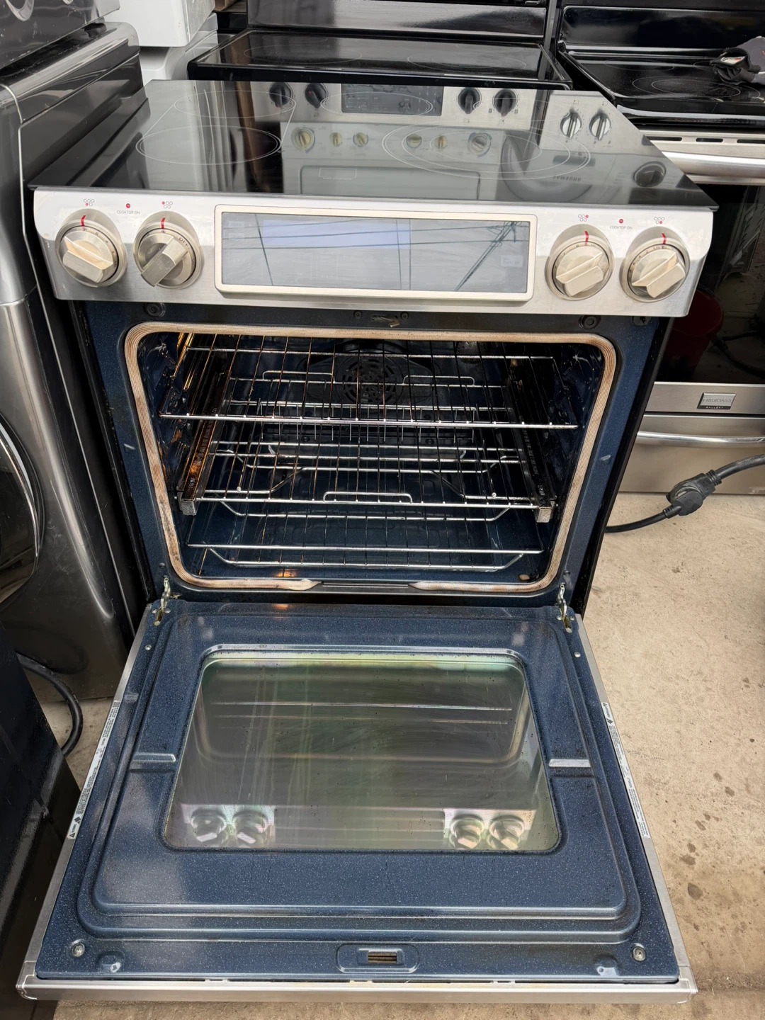 Samsung Electric Range with Oven - photo 5