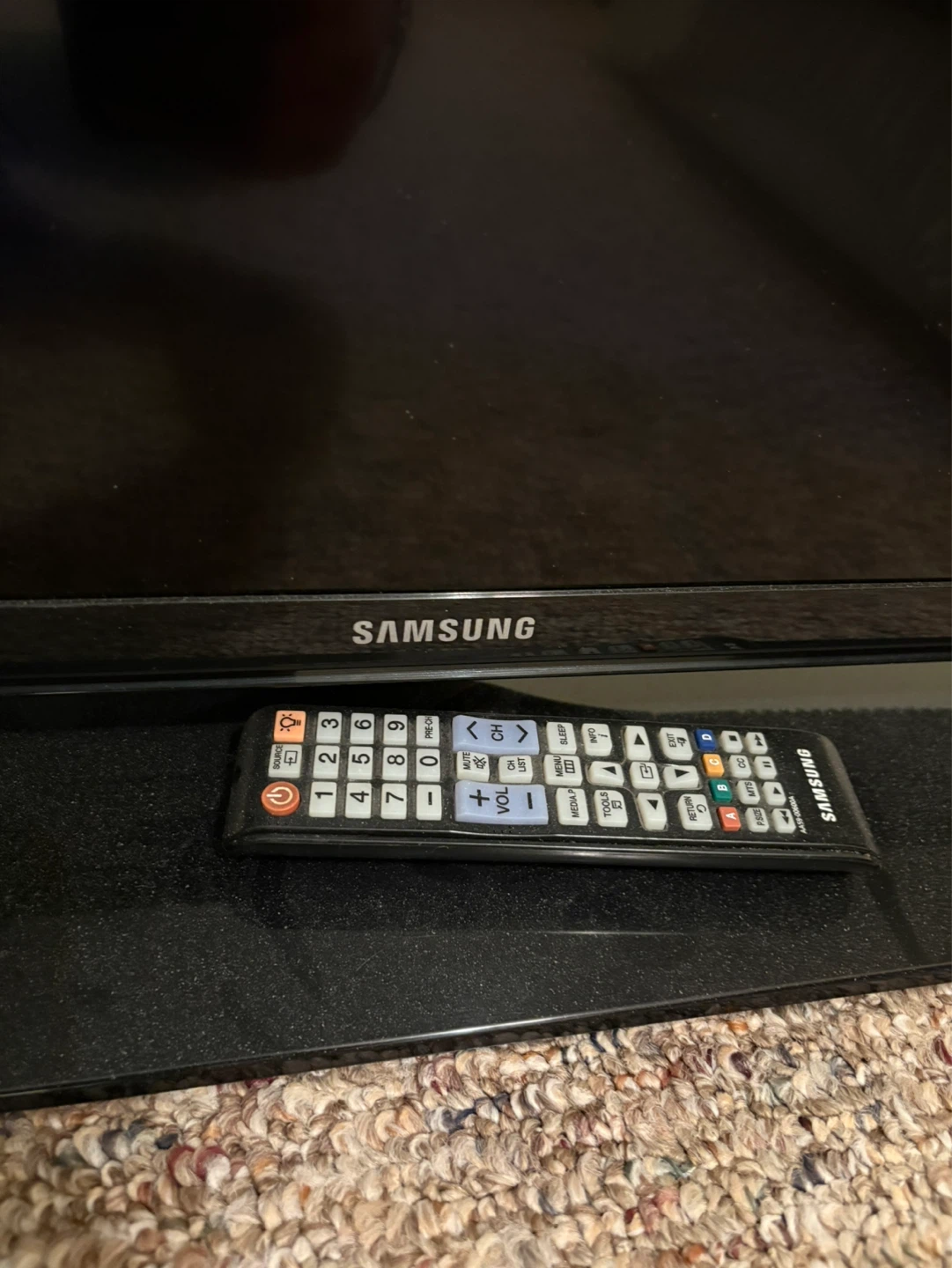 Samsung Flat Screen TV with Remote 38in - photo 3