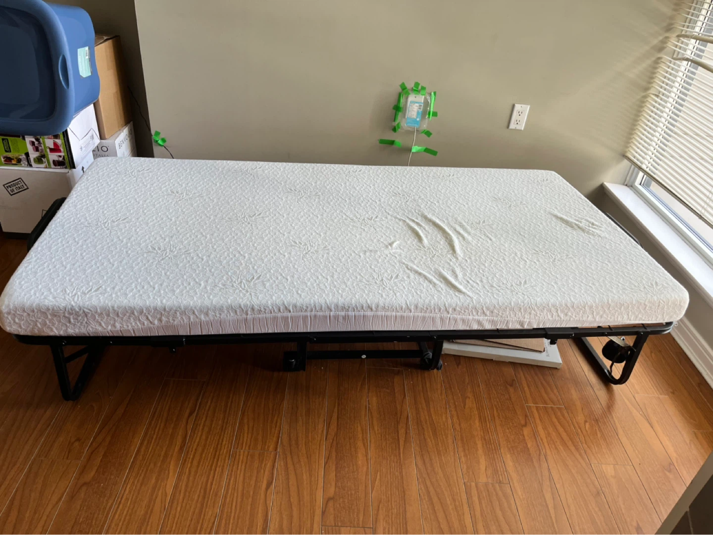 Like NEW Foldable Twin Guest bed - photo 3