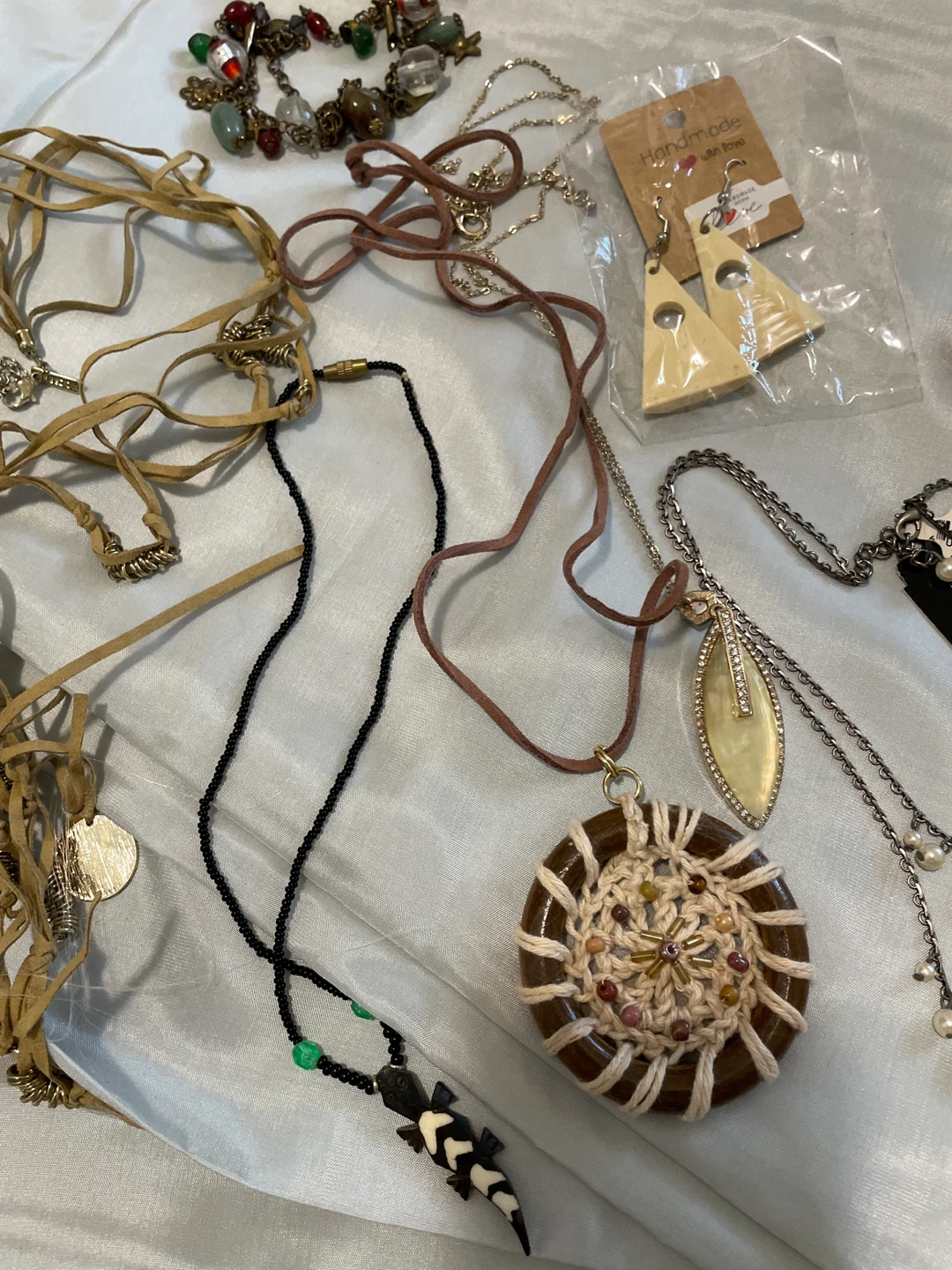 Assorted Women's Costume Jewellery Lot - photo 2