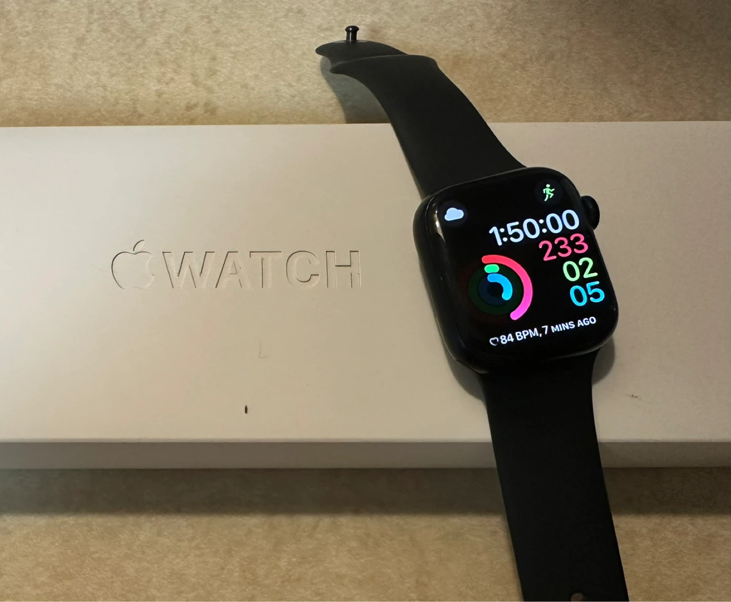 ⌚️ Apple Watch Series 8 (41mm) + 4 Extra Bands 🔥