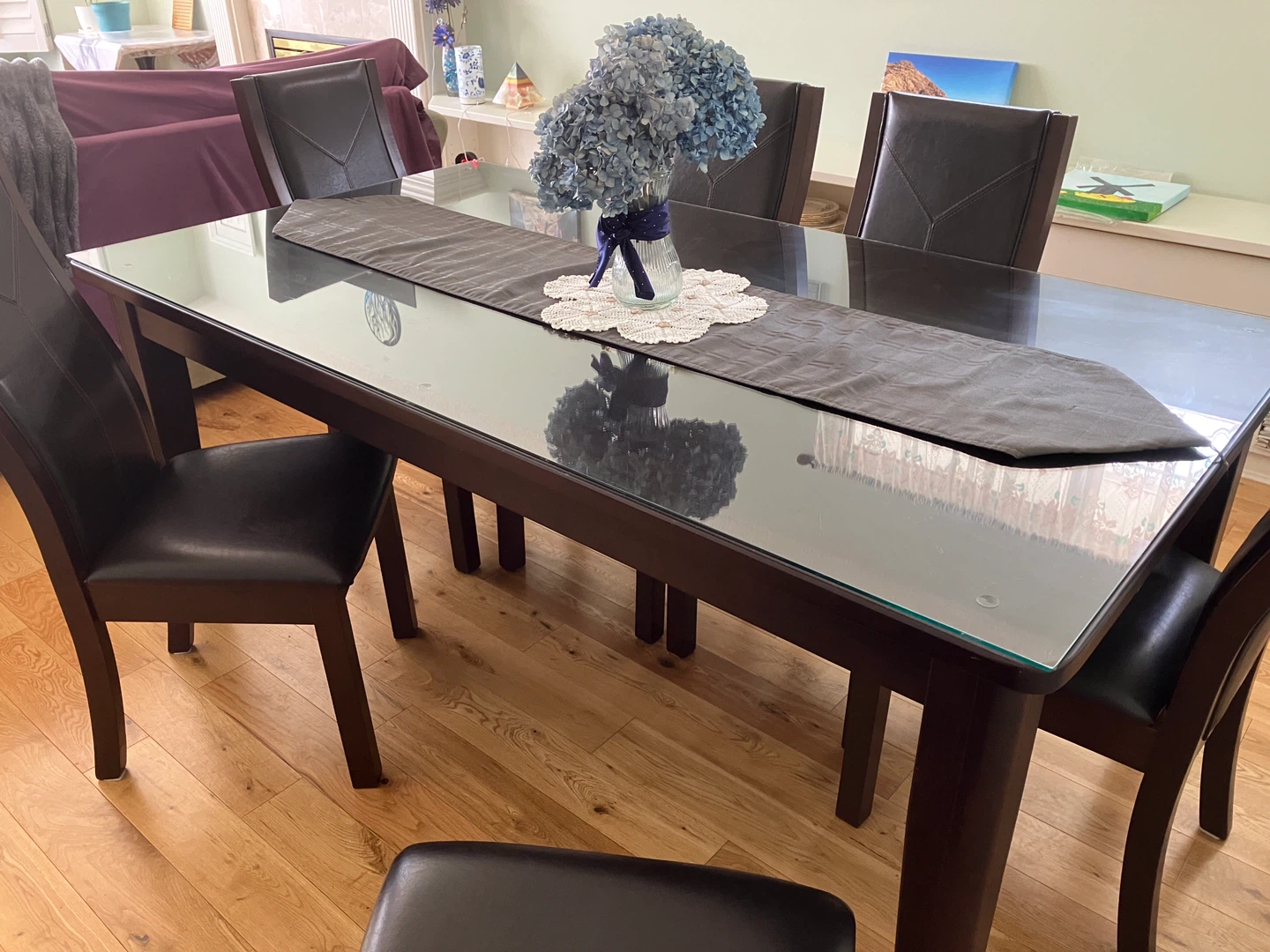 Eztia Dining Table with Glass Top