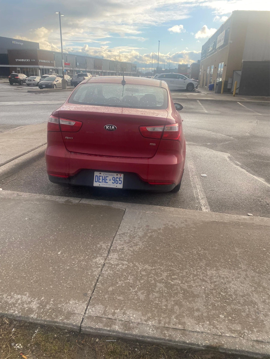 Red Kia Rio Sedan - photo 4