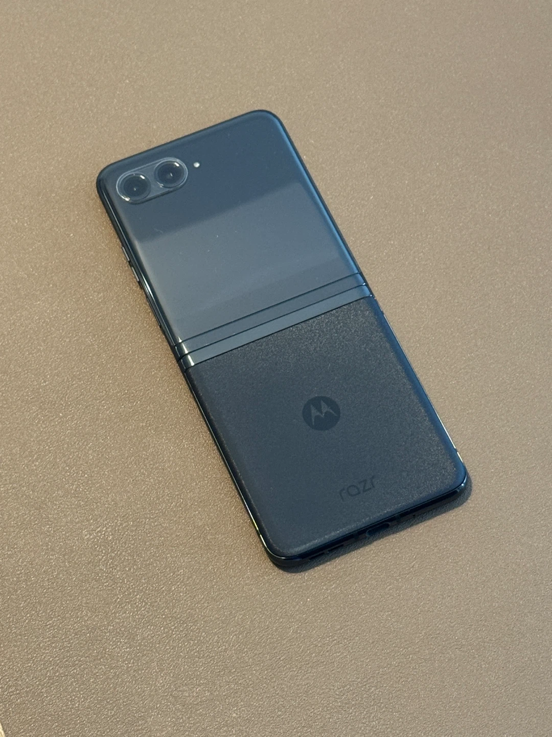 Motorola Razr 40 Ultra (Razr + 2023) foldable smartphone - photo 4