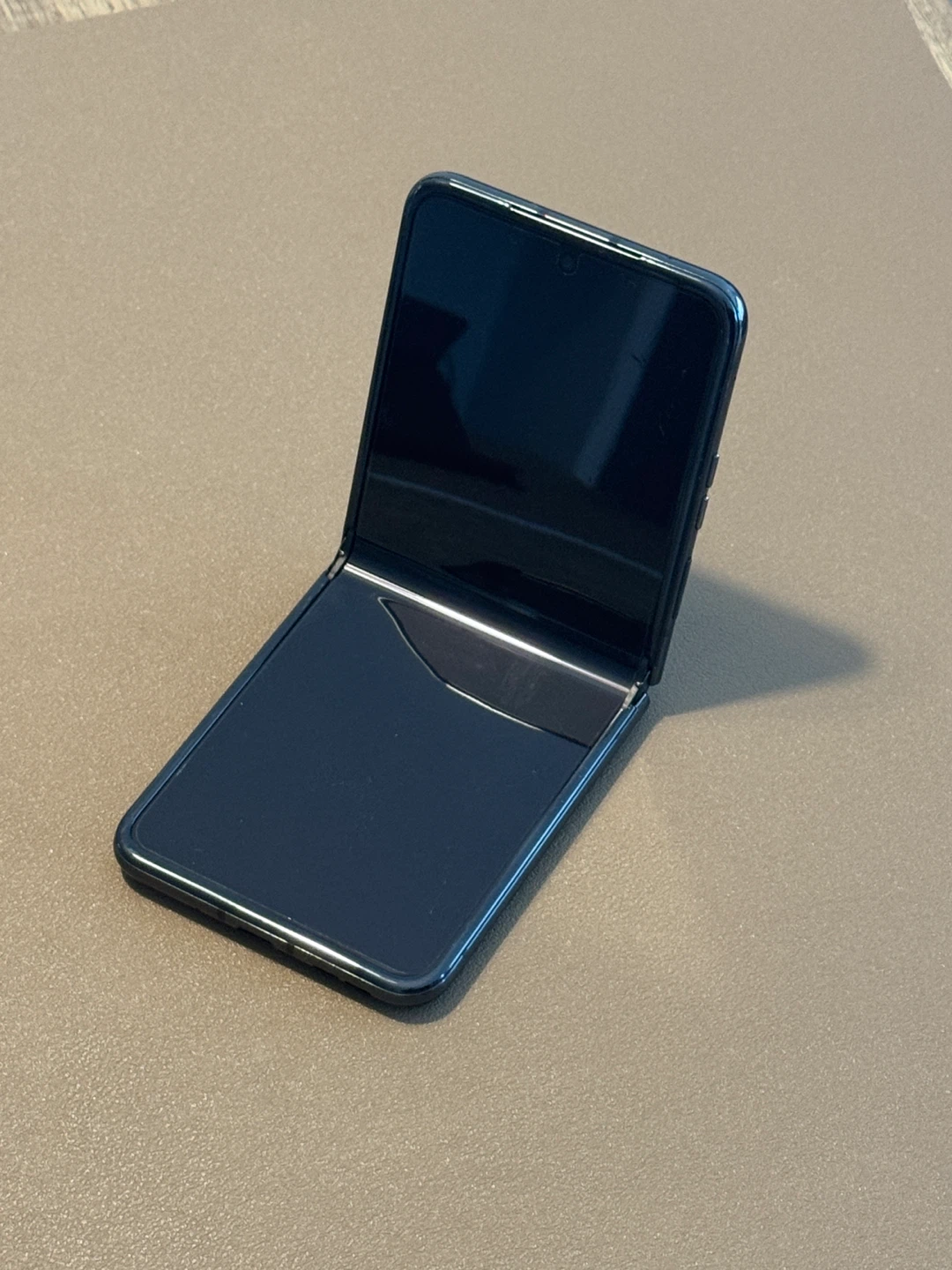 Motorola Razr 40 Ultra (Razr + 2023) foldable smartphone - photo 5