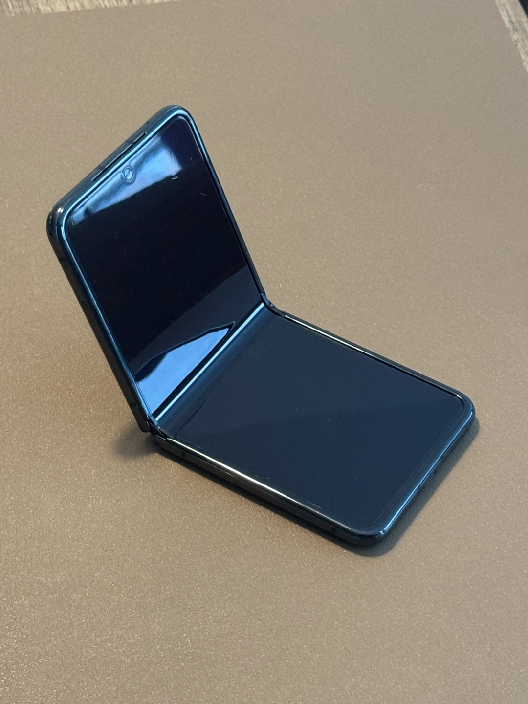 Motorola Razr 40 Ultra (Razr + 2023) foldable smartphone - photo 3