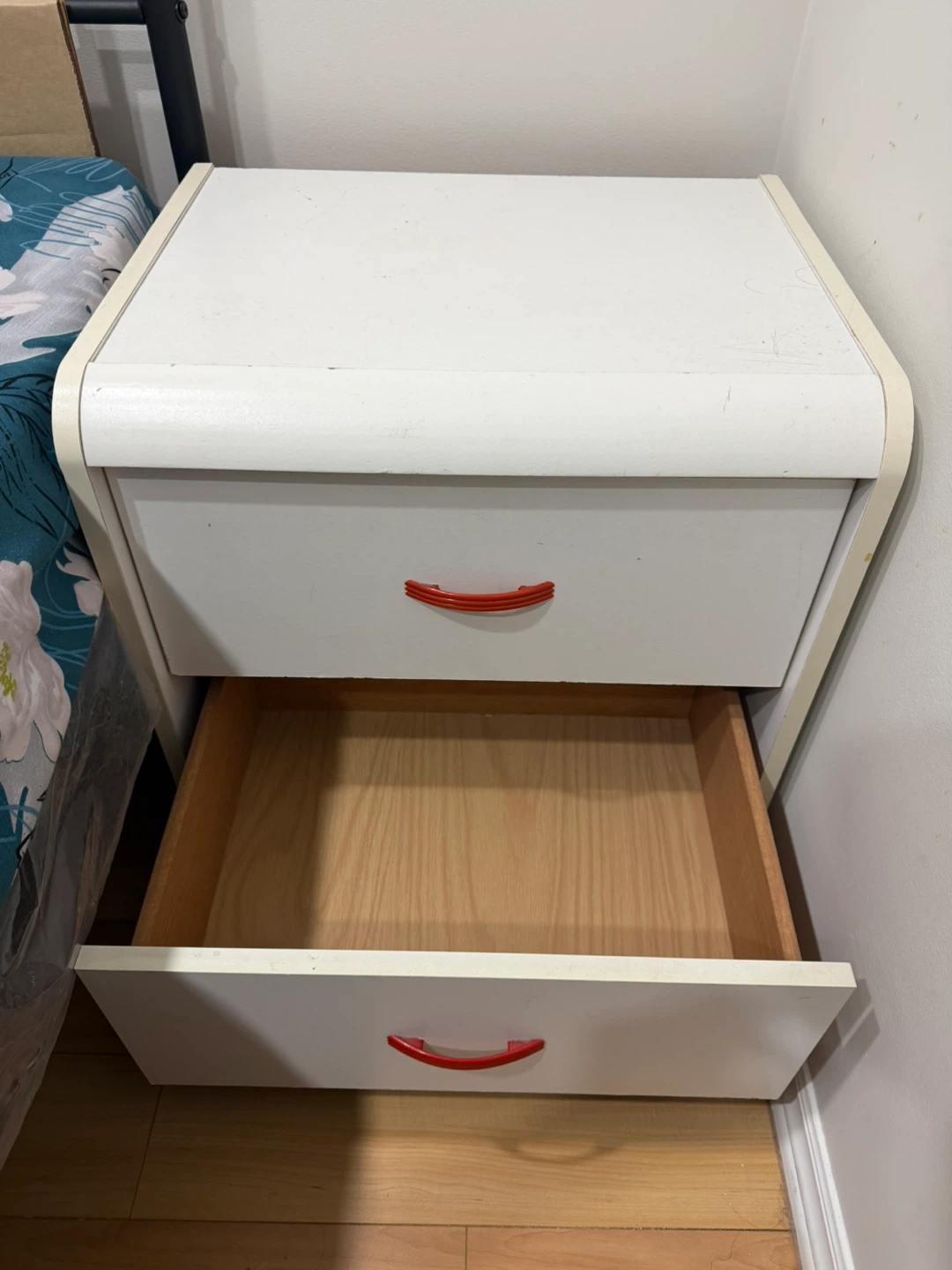 White 2-Drawer Bed side table - photo 3