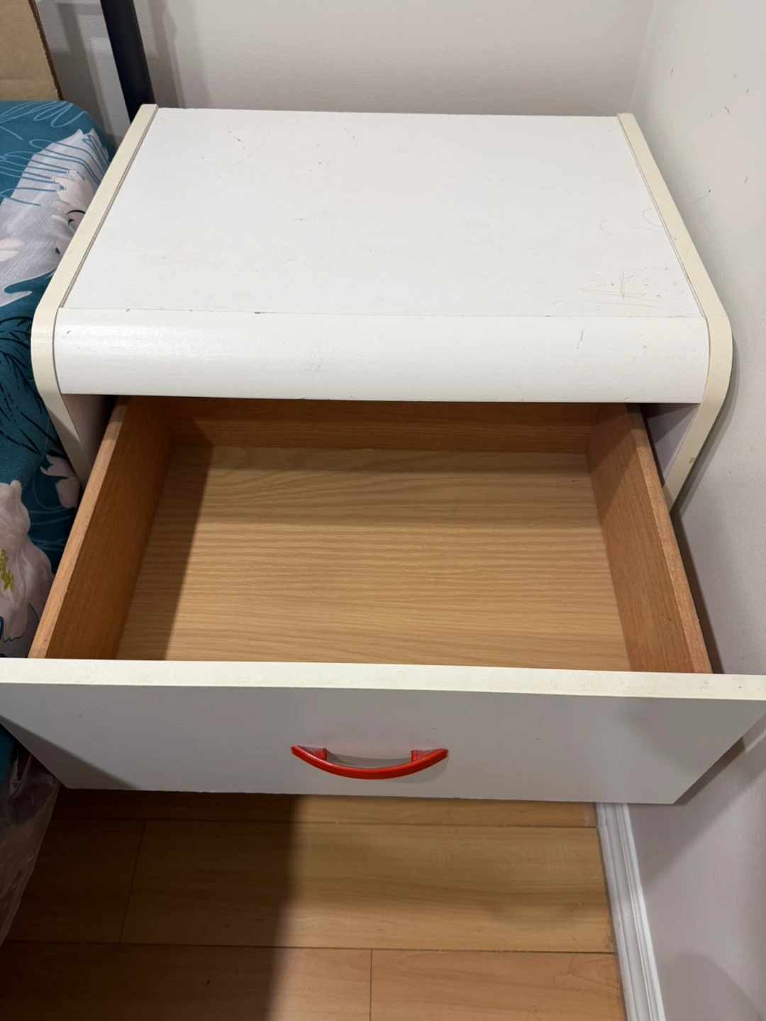 White 2-Drawer Bed side table - photo 2
