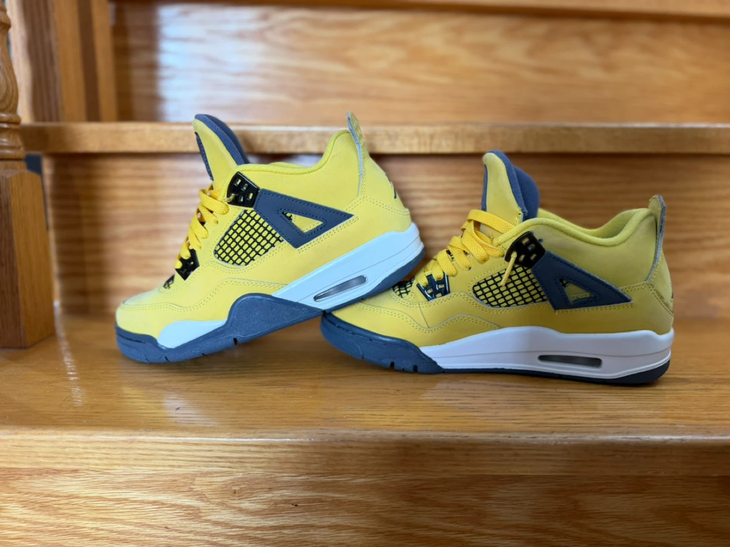 Air Jordan 4 "Lightning"