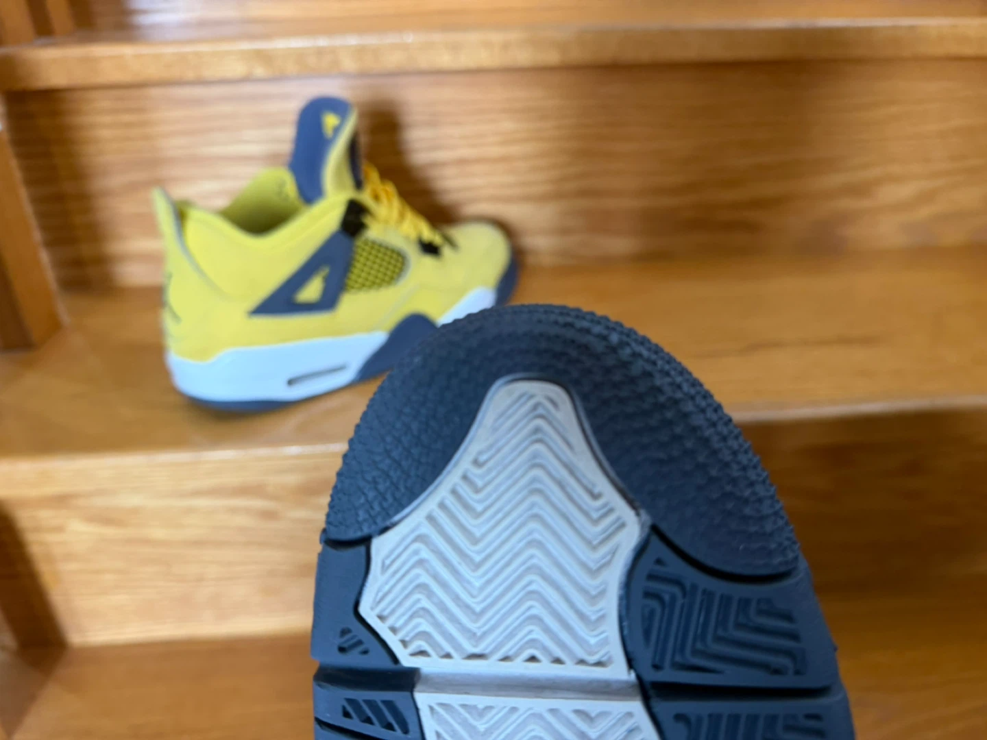 Air Jordan 4 "Lightning" - photo 4
