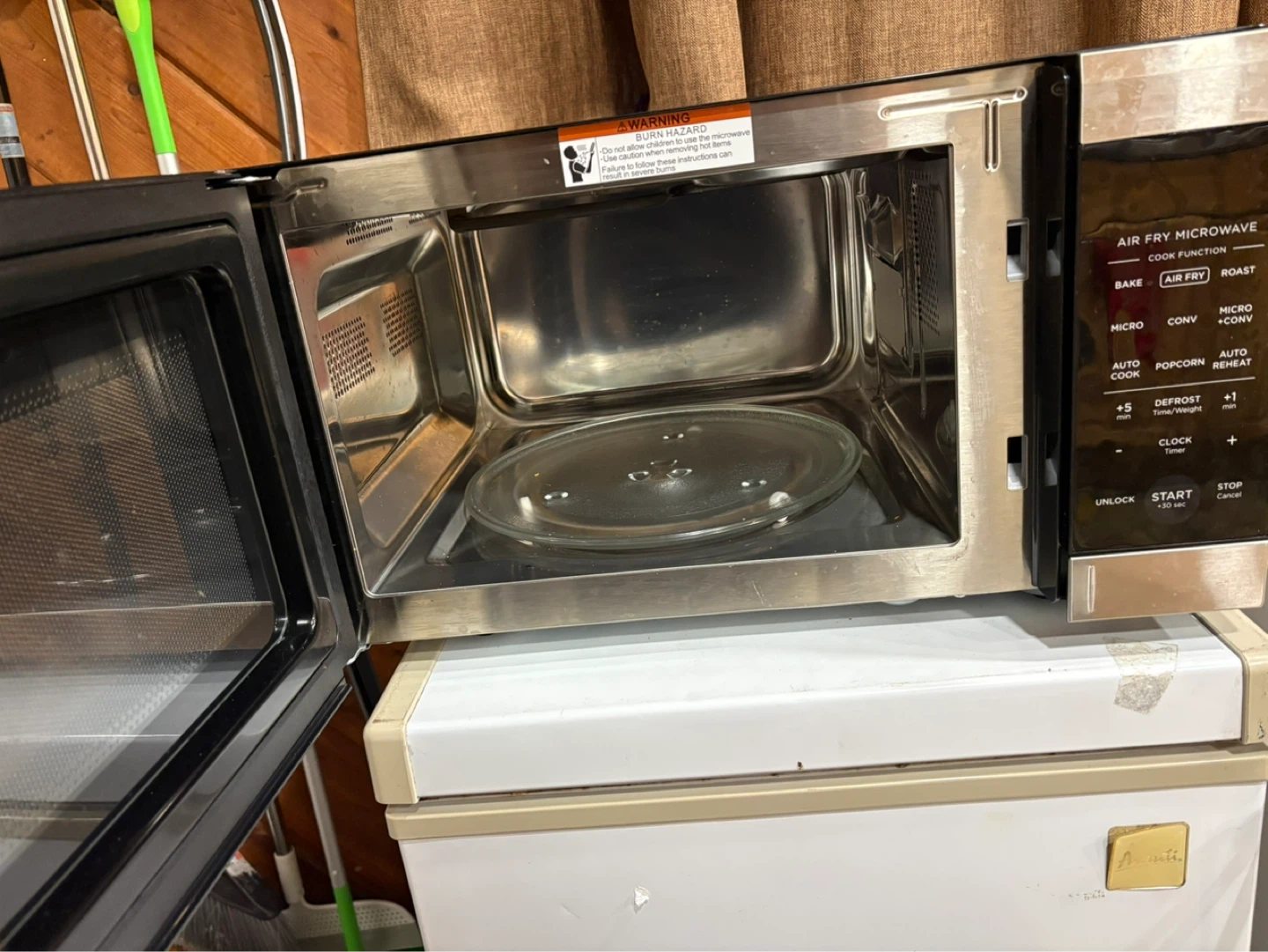 3 in 1 Air Fryer, Microwave, Convection - photo 2