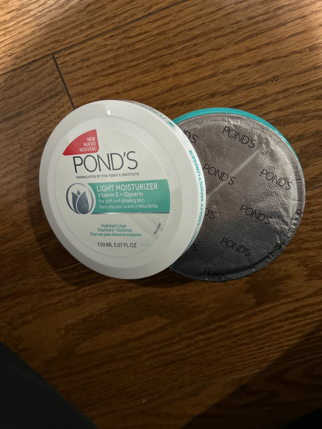 Pond's Light Moisturizer with Vitamin E + Glycerin 150 mL - photo 2