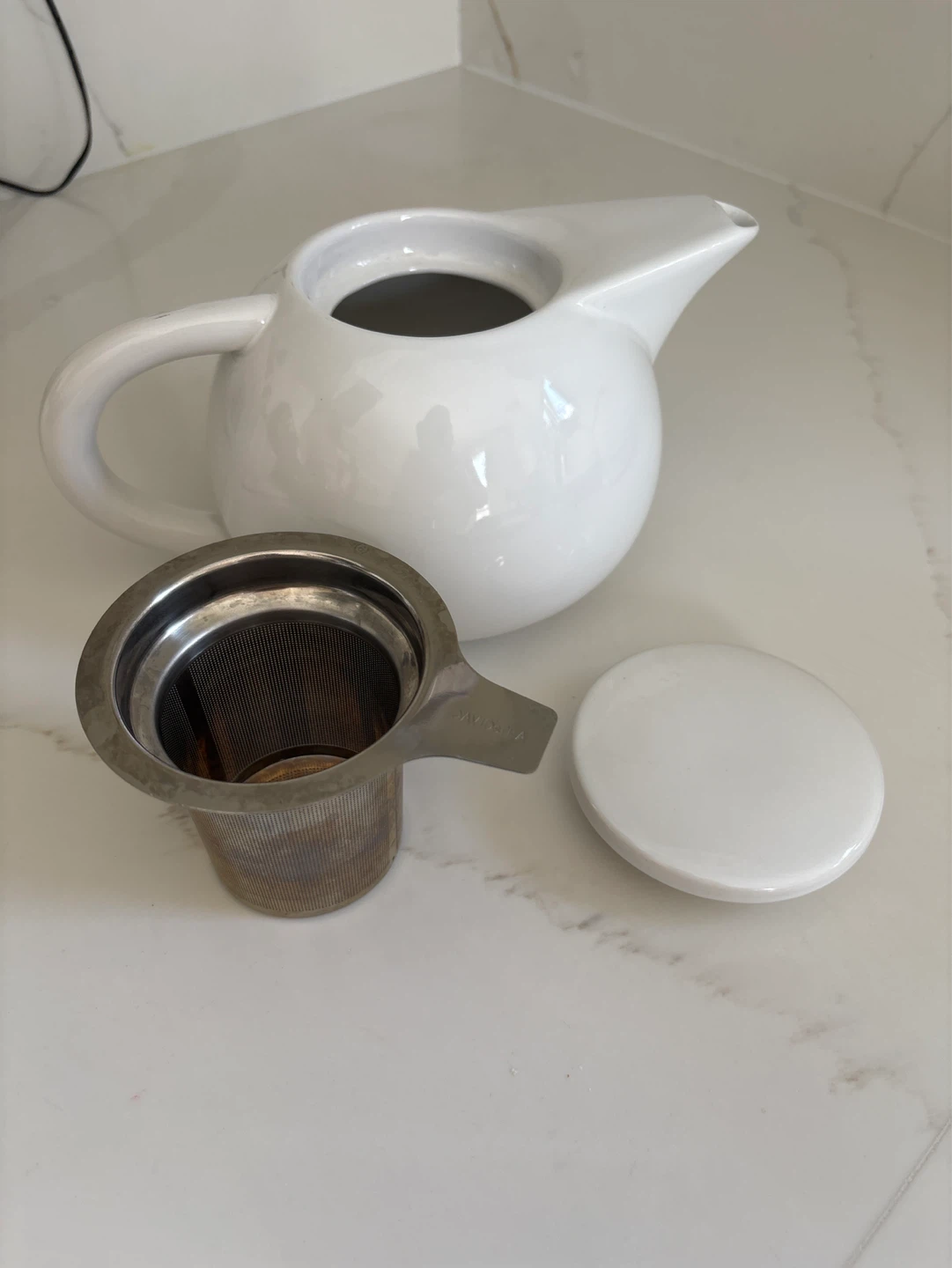 White Ceramic Teapot with DAVIDsTEA Infuser - photo 5