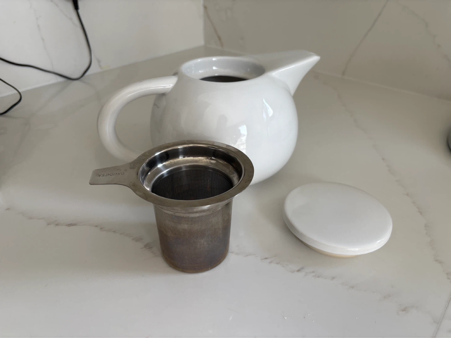 White Ceramic Teapot with DAVIDsTEA Infuser - photo 3
