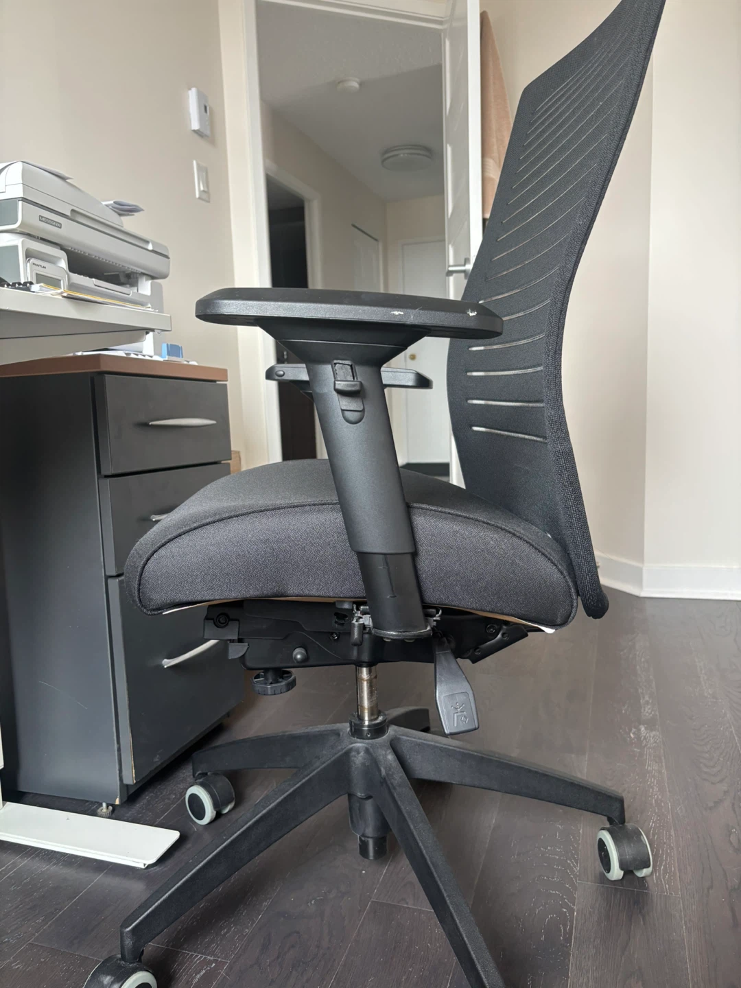 Black Ergonomic Office Chair - photo 2