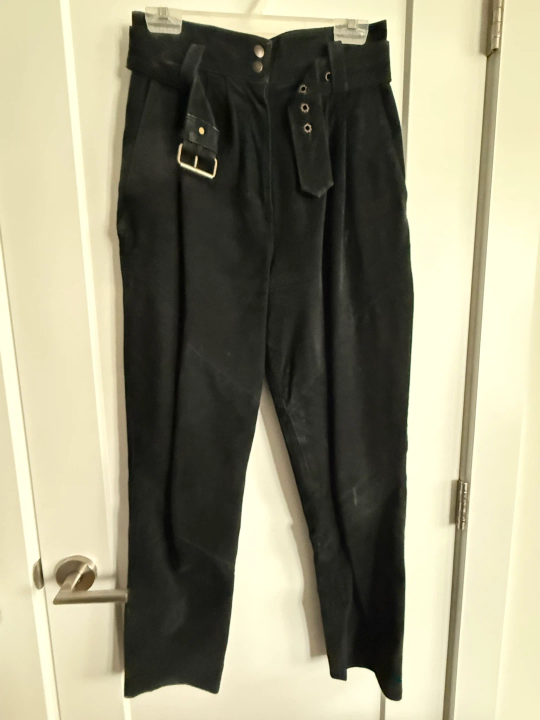 Leather and suede skirts, and leather and suede pants - photo 5