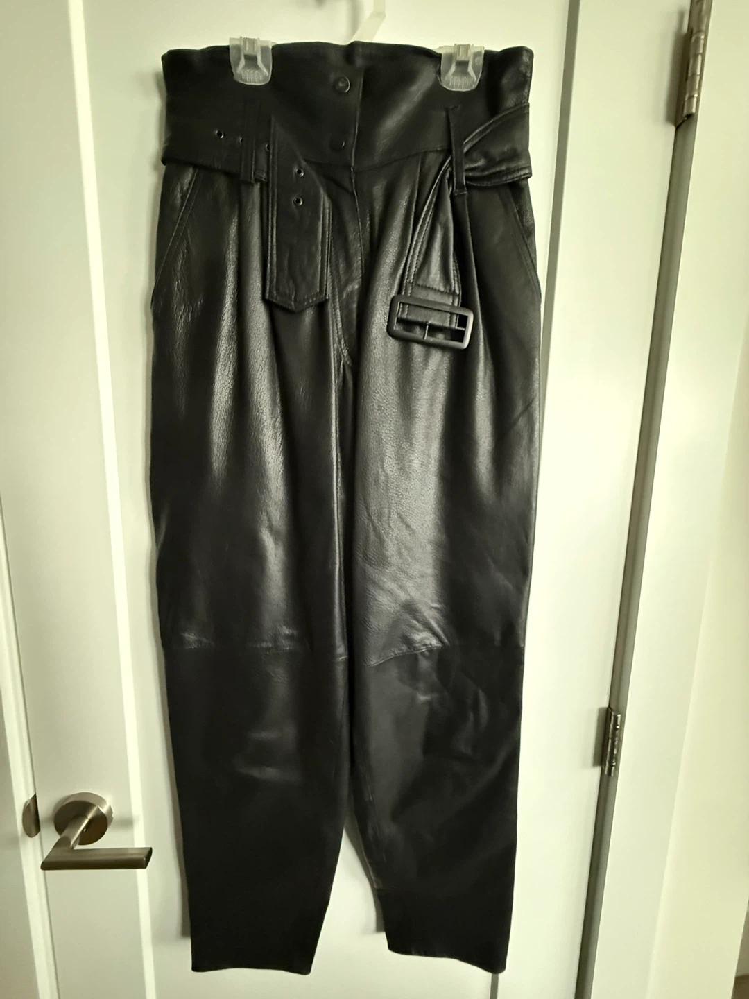 Leather and suede skirts, and leather and suede pants - photo 4