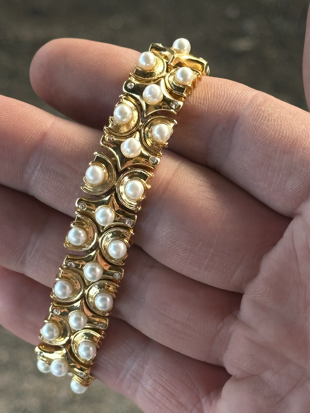 Rare signed Butler gold tone and faux pearl bracelet - photo 2