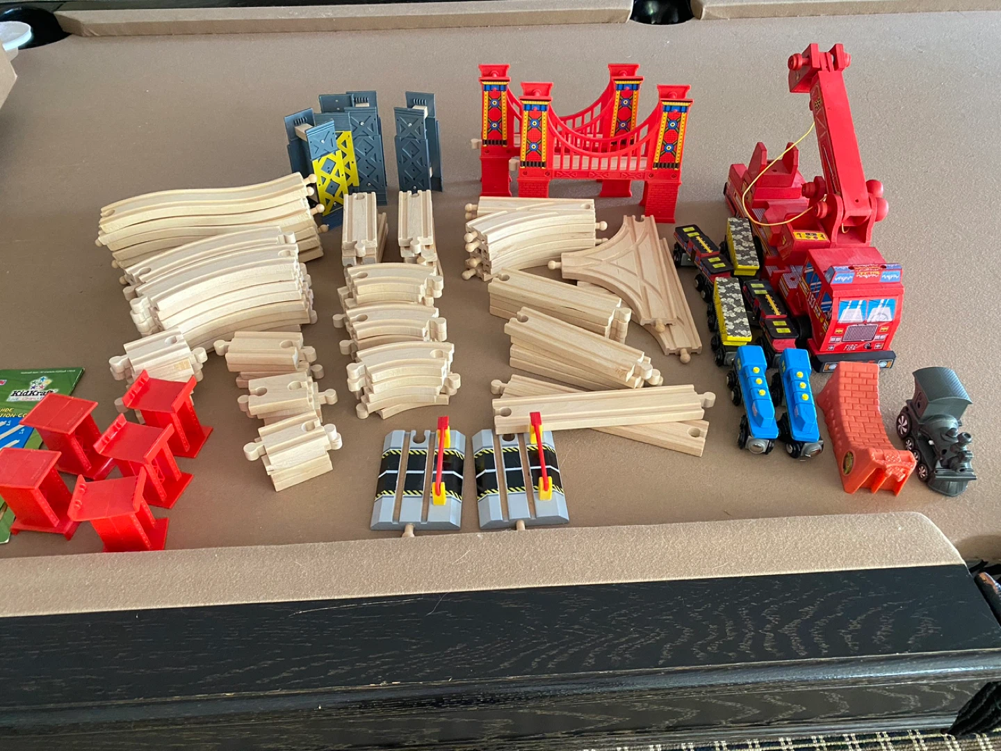 Train and track 110 pieces set + Fire truck