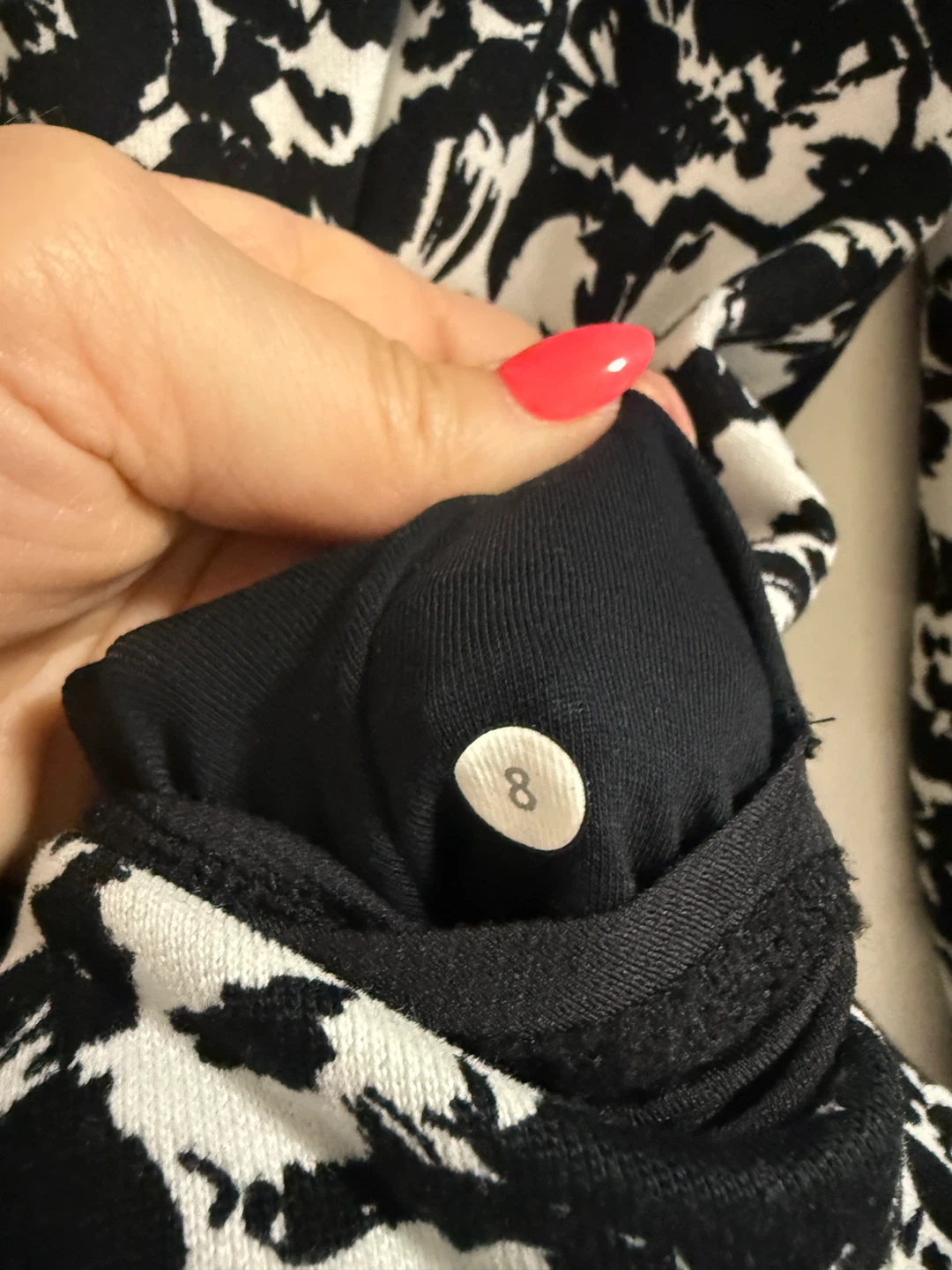 Lululemon  Black & White Floral Print Zip-Up Jacket Size 8 - photo 2