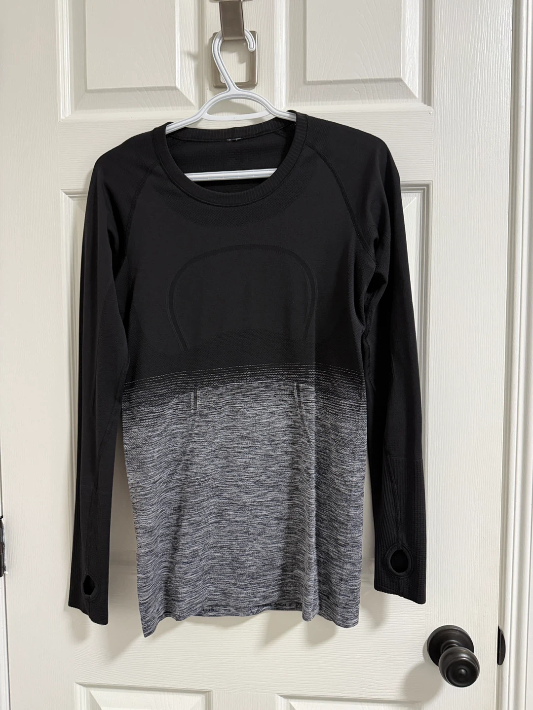 Lululemon Long Sleeve Athletic Tops size 8