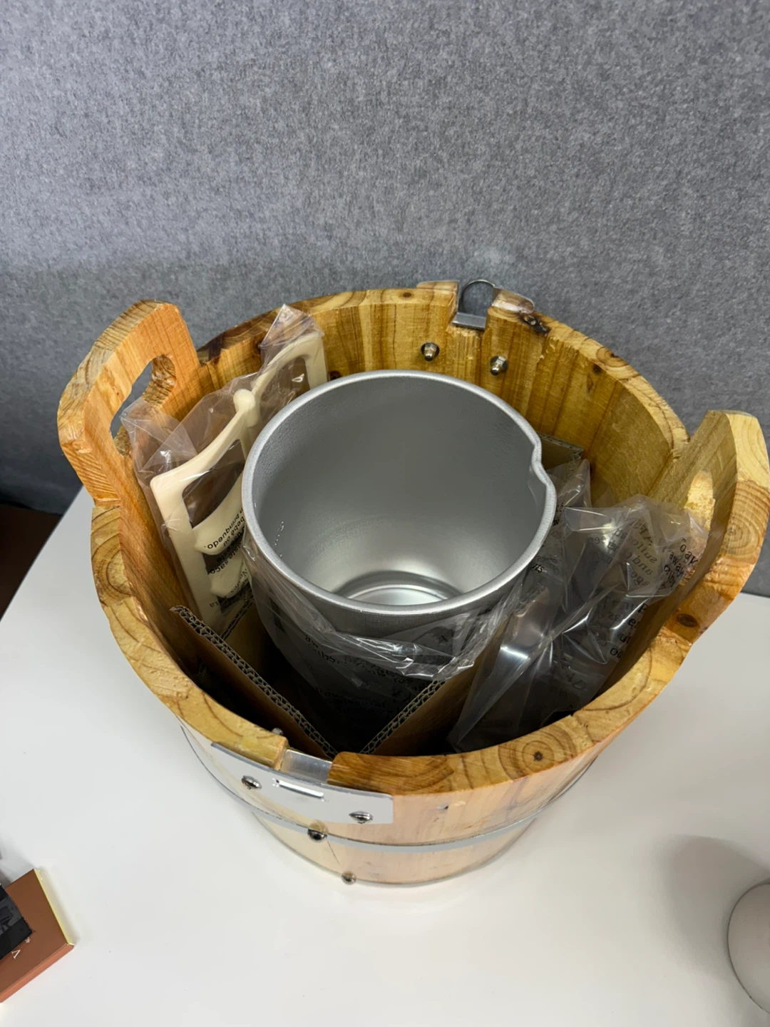 Oster 4-Quart Wooden Bucket Ice Cream Maker - photo 5