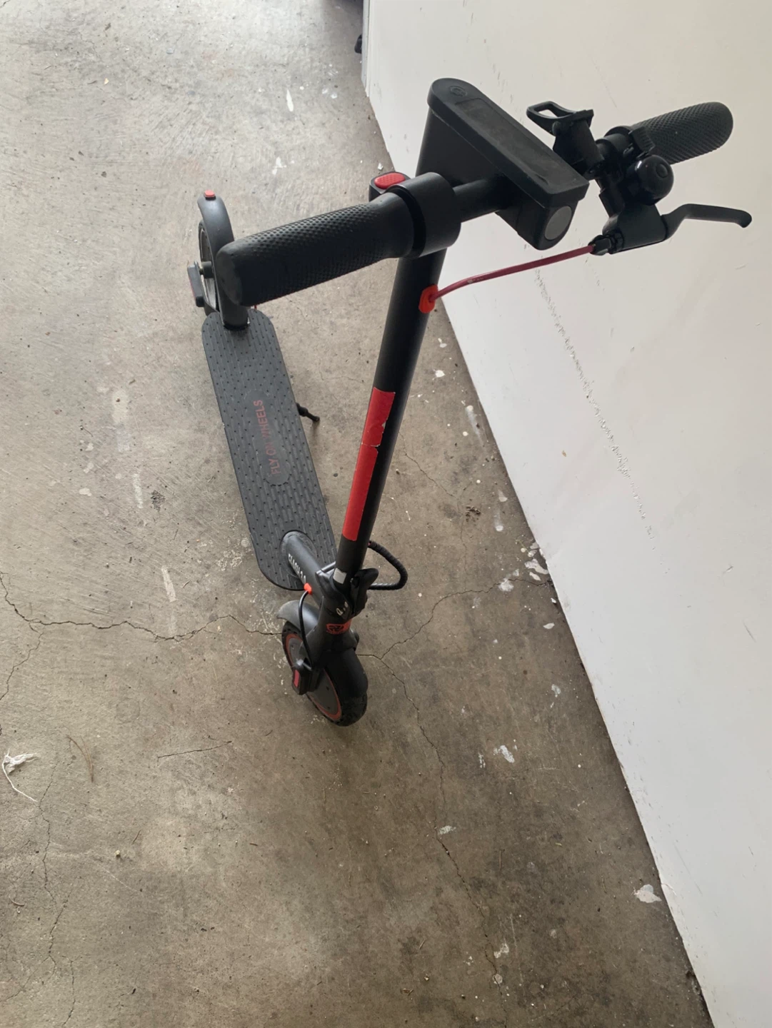 Fly on Wheels Flash 3.0 Electric Scooter 25km/h with a charger - photo 3