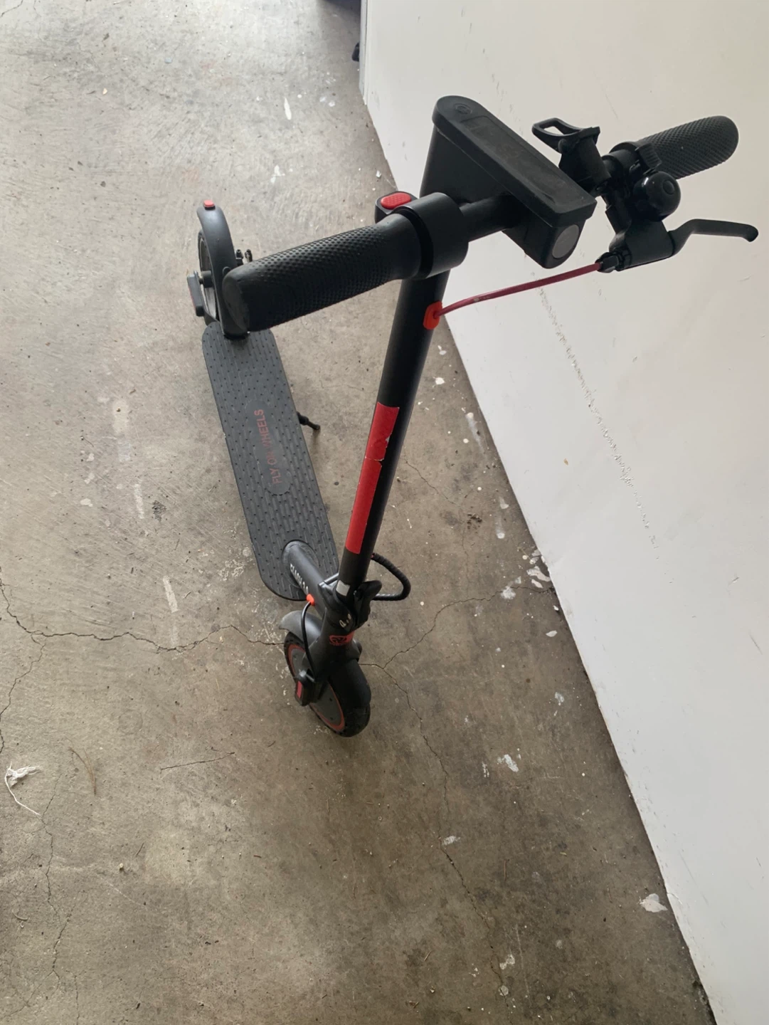 Fly on Wheels Flash 3.0 Electric Scooter 25km/h with a charger - photo 2