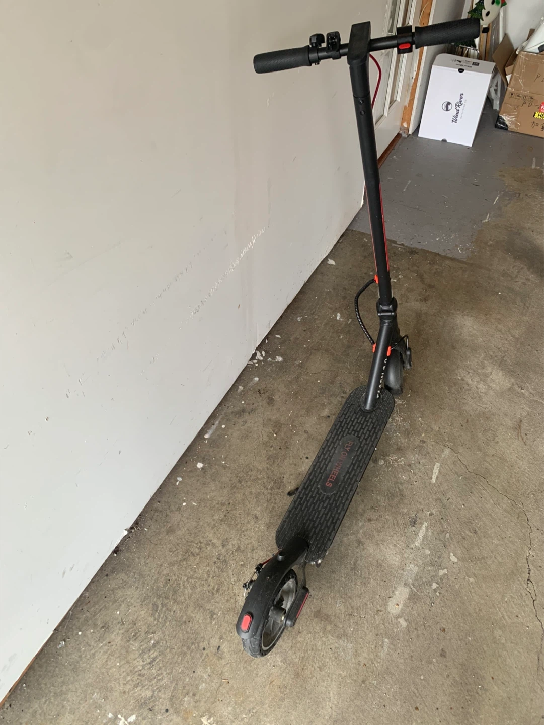 Fly on Wheels Flash 3.0 Electric Scooter 25km/h with a charger - photo 4