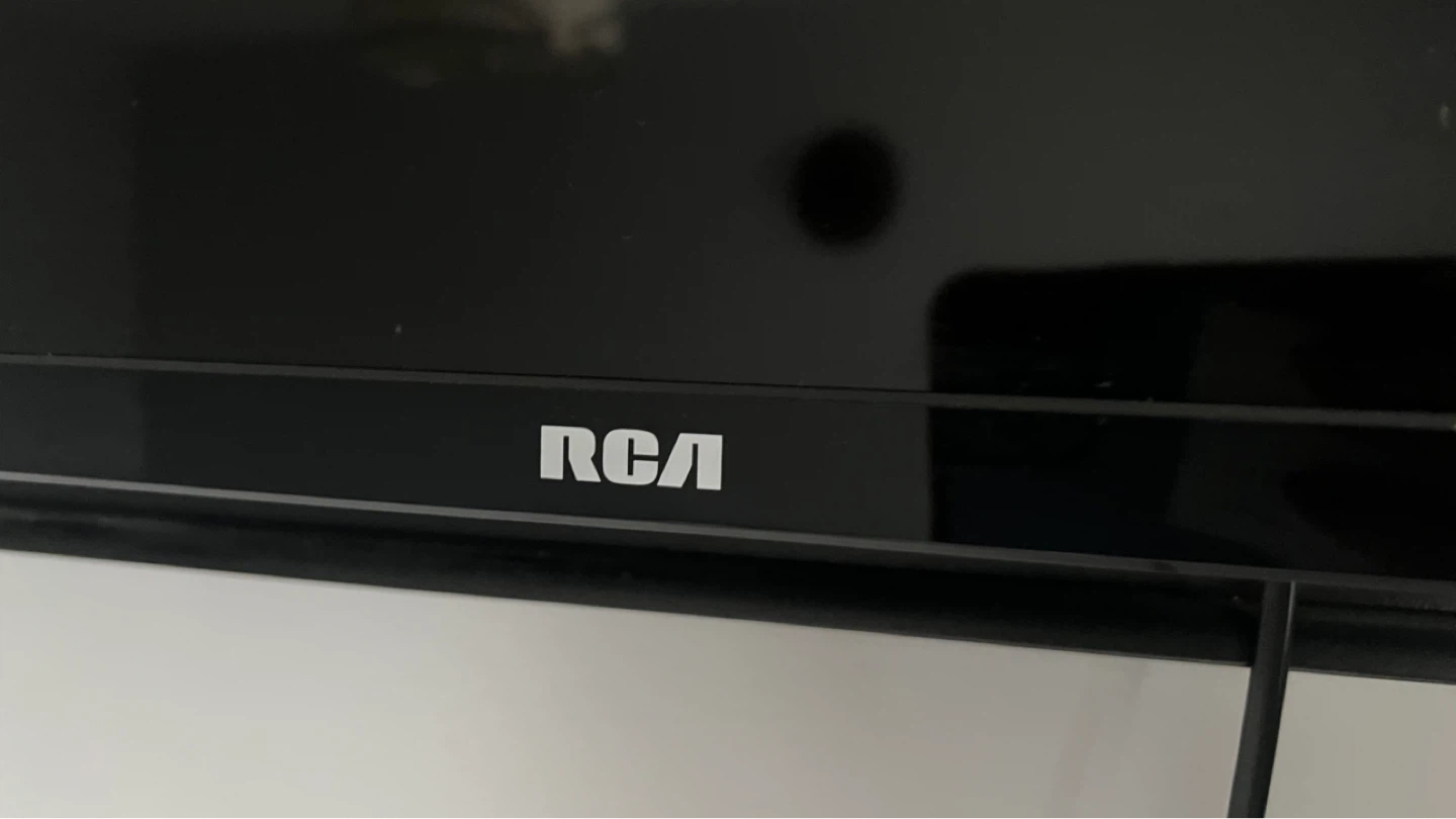 RCA Flat Screen TV smart 56 inch - photo 2