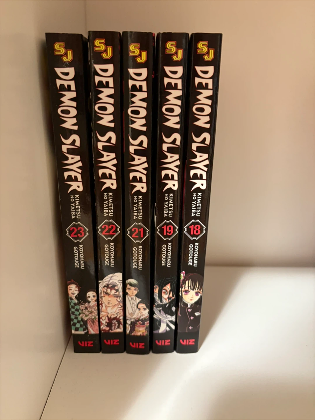 Demon Slayer Manga Vol 18 - 19, 21 - 23