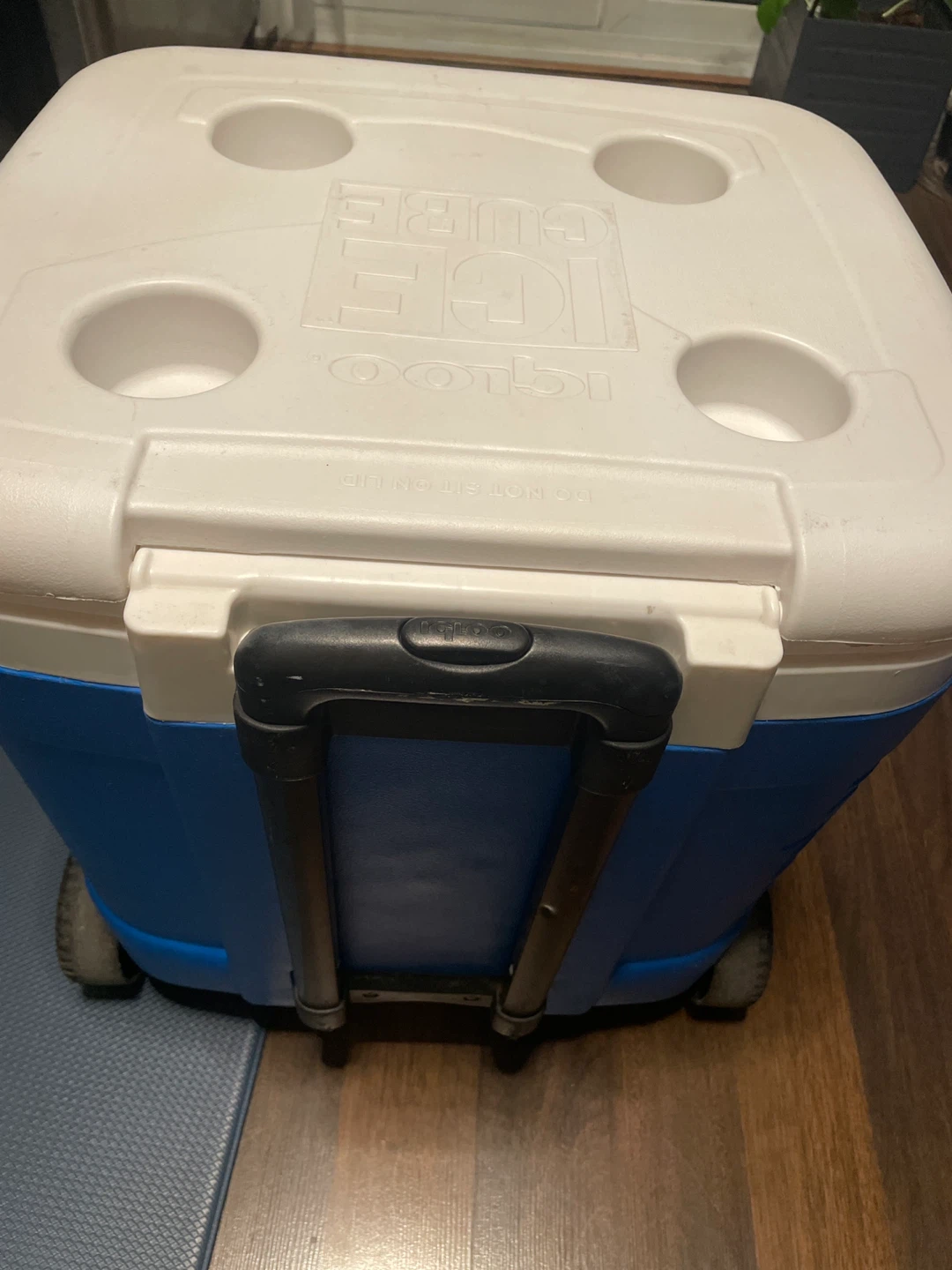 Igloo Ultra Roller Cooler 60 Qt - photo 2