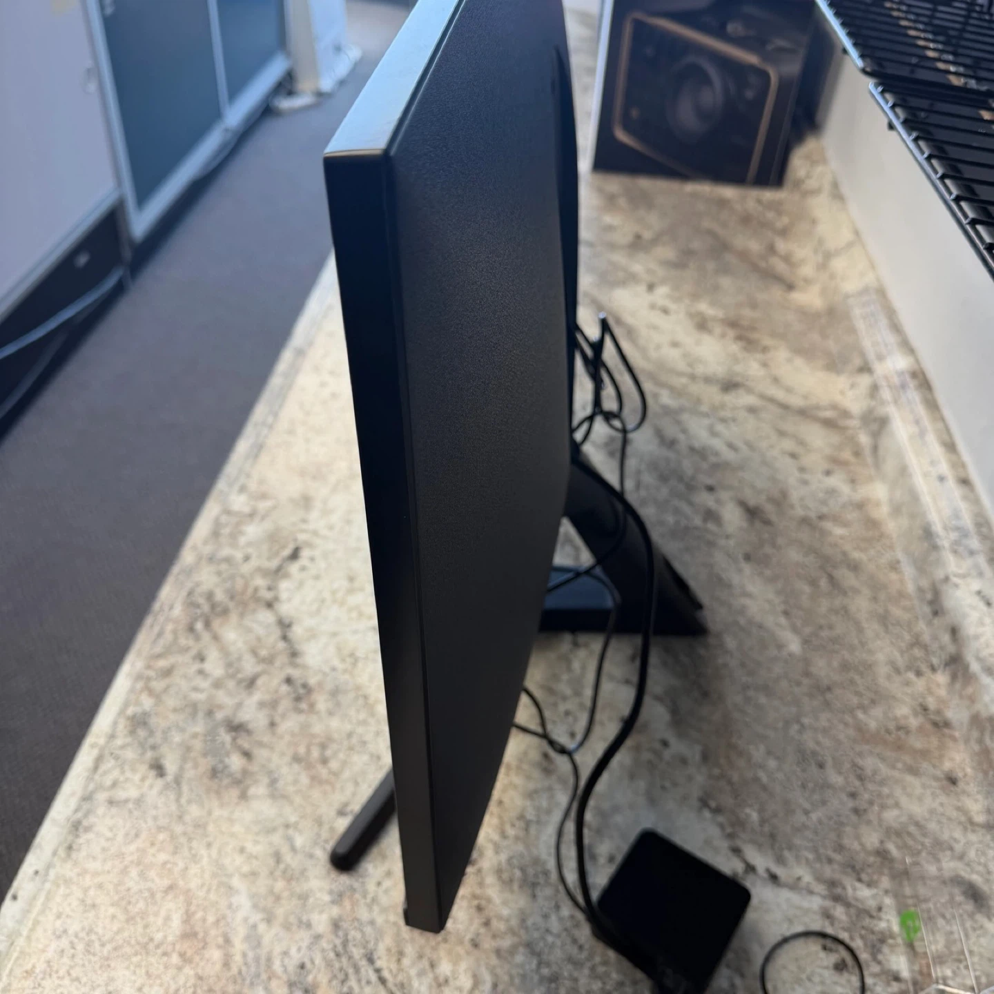 Samsung U28R550UQN 28-inch 4K Monitor - photo 2