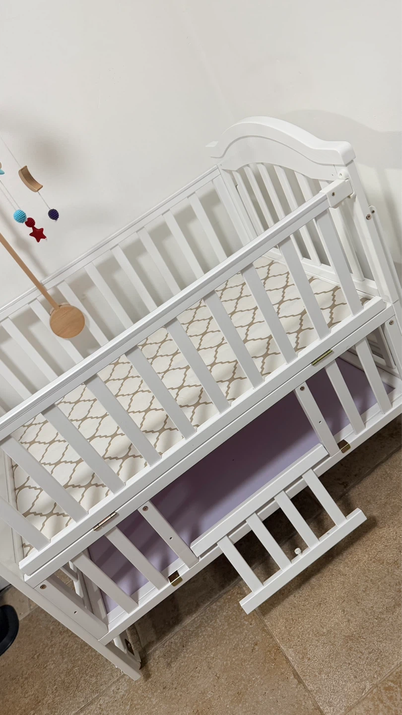 White Baby Crib with Mobile - photo 4