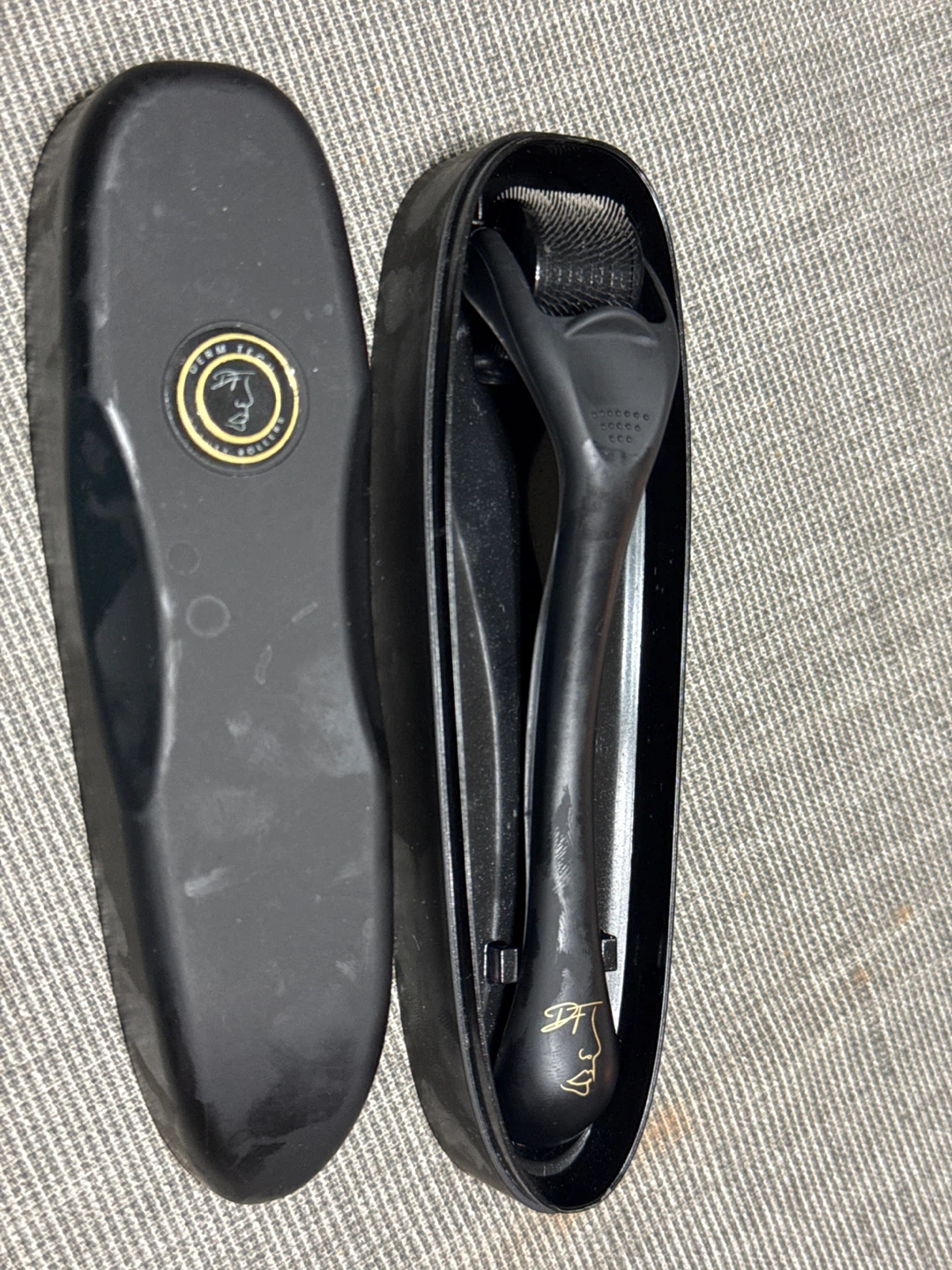 Black Dermaroller with Case