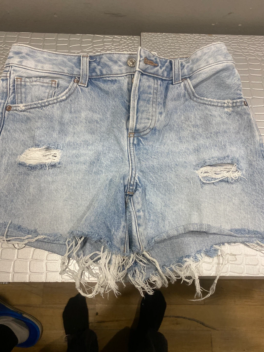 Express Distressed Denim Shorts - photo 4