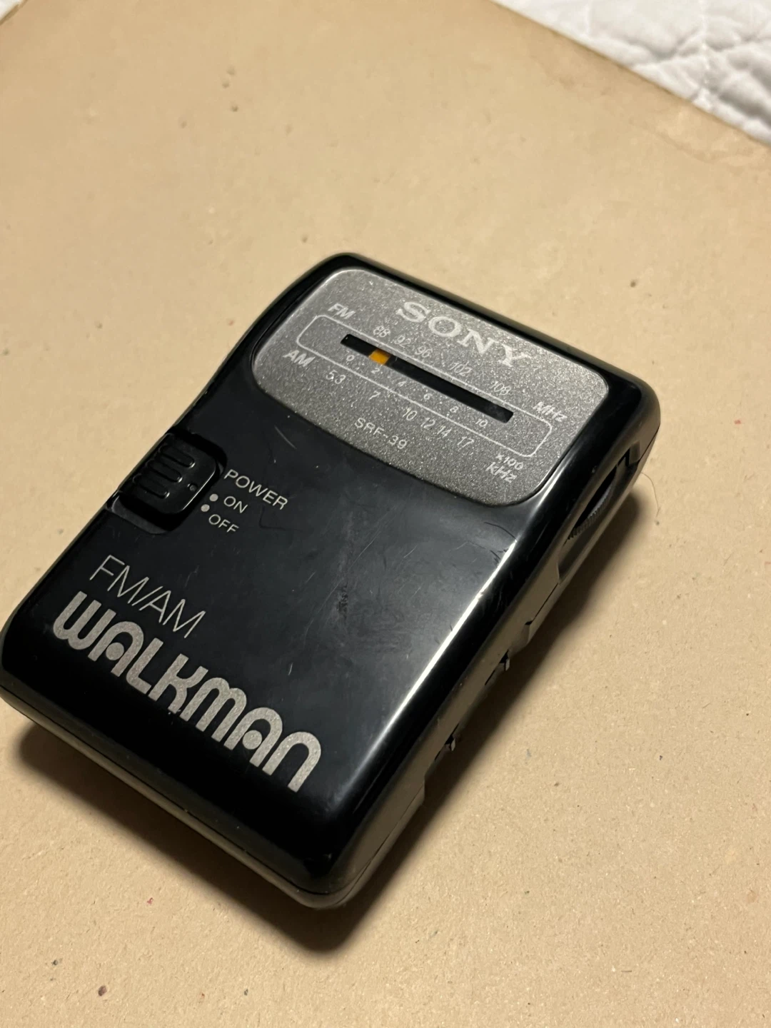 Sony Walkman SRF-39 AM/FM Radio - photo 2