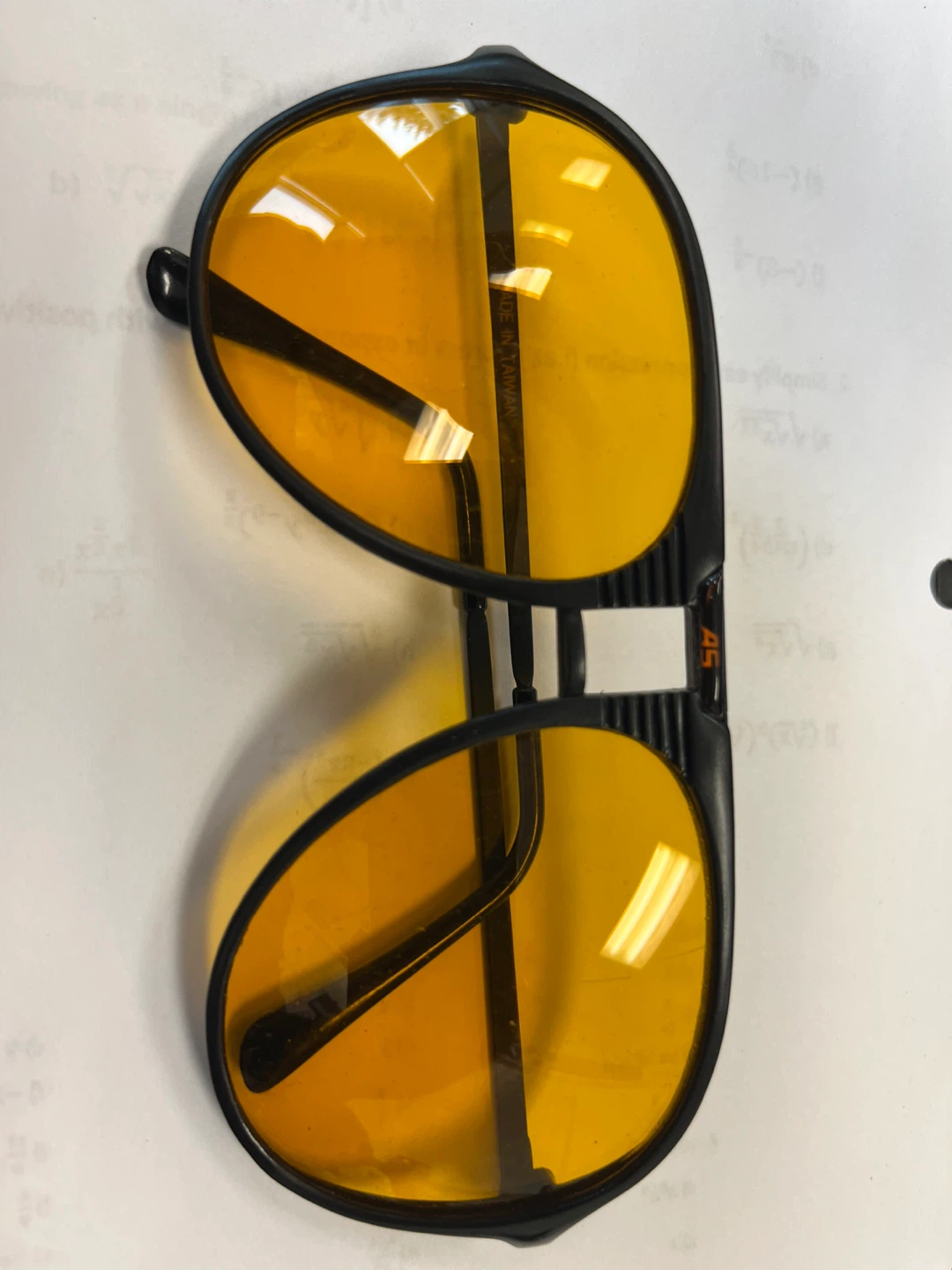 Amber shade aviator sun glasses