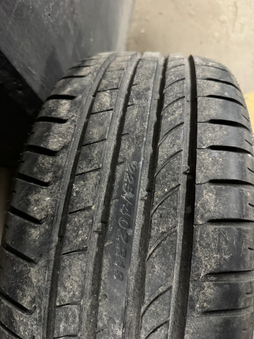 4 Summer Tires 225/40R18 - photo 2