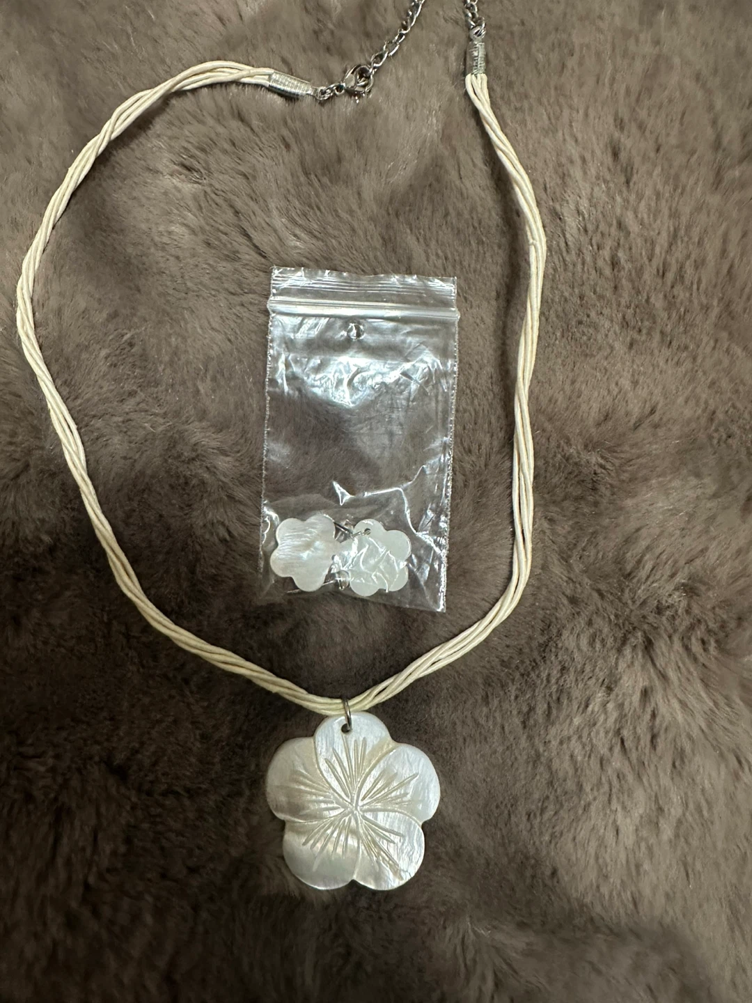 Flower Pendant Necklace and Earrings Set - photo 2