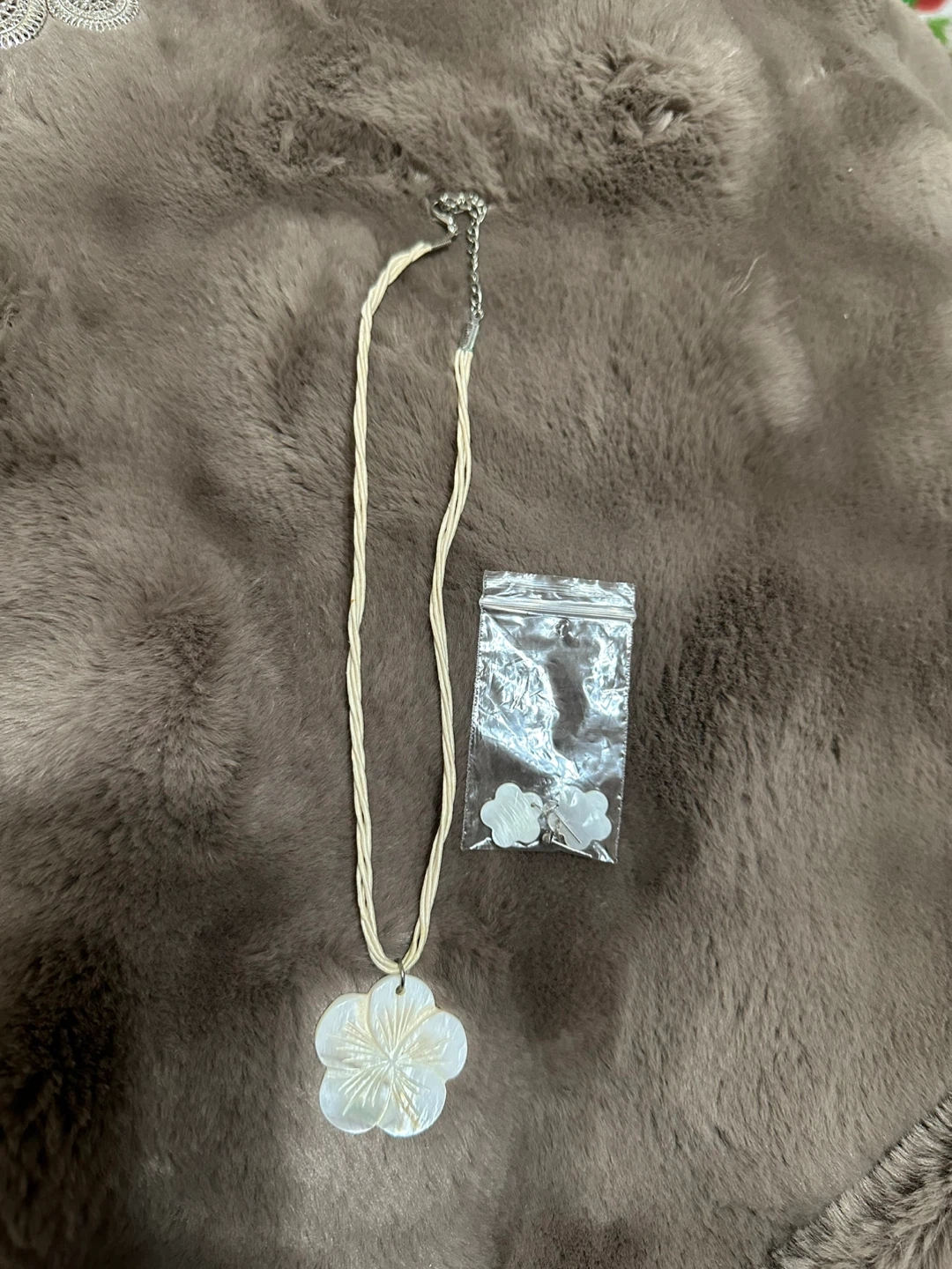 Flower Pendant Necklace and Earrings Set