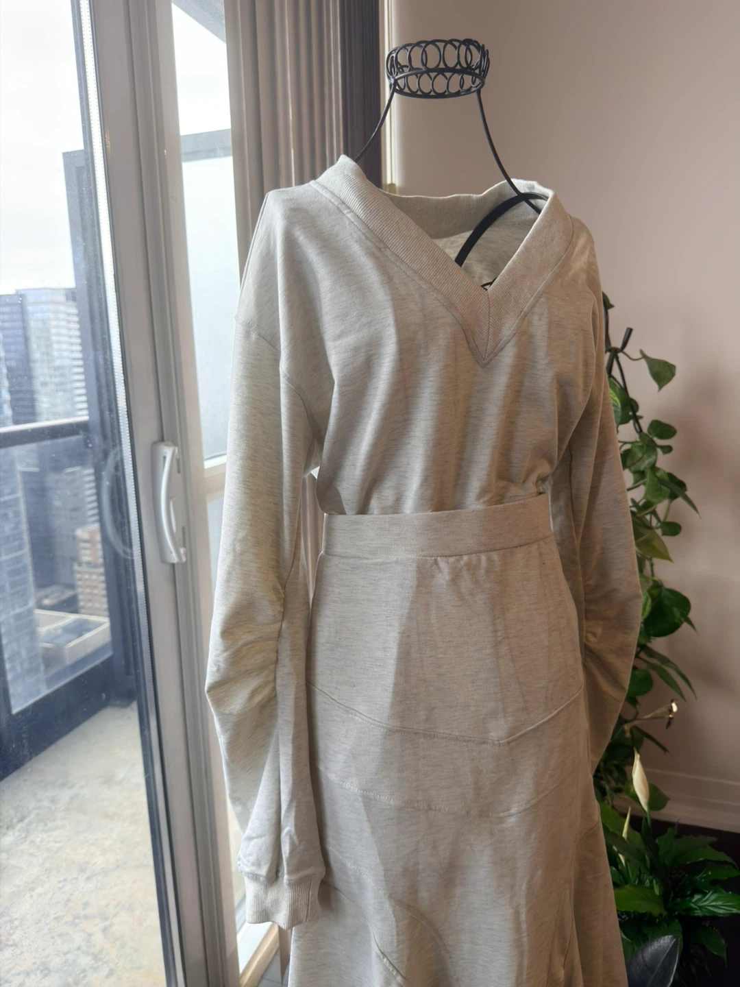 Light Grey V-neck Sweatshirt and skirt set - photo 3