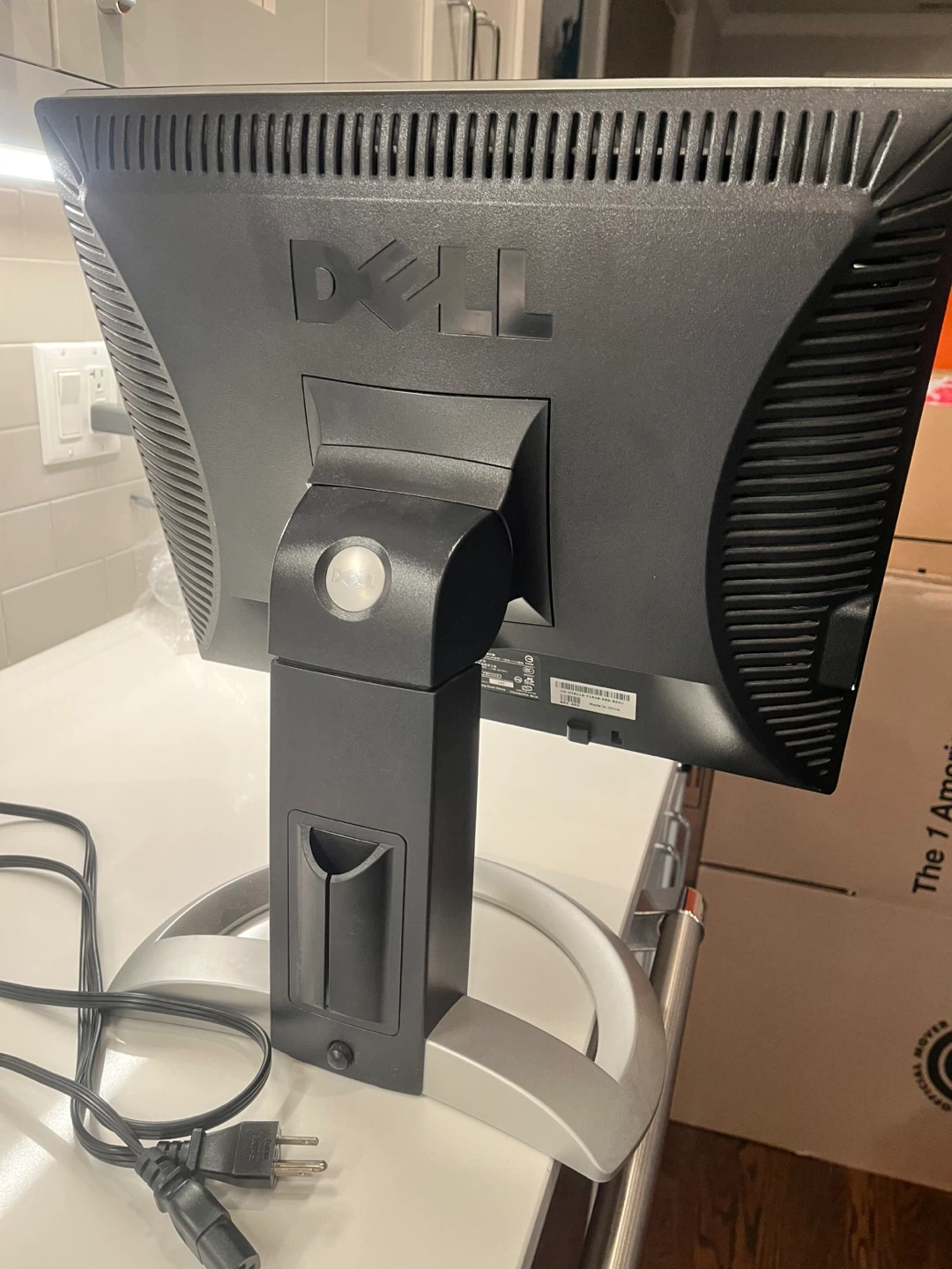 Dell 1905FP Flat Panel Monitor - photo 2