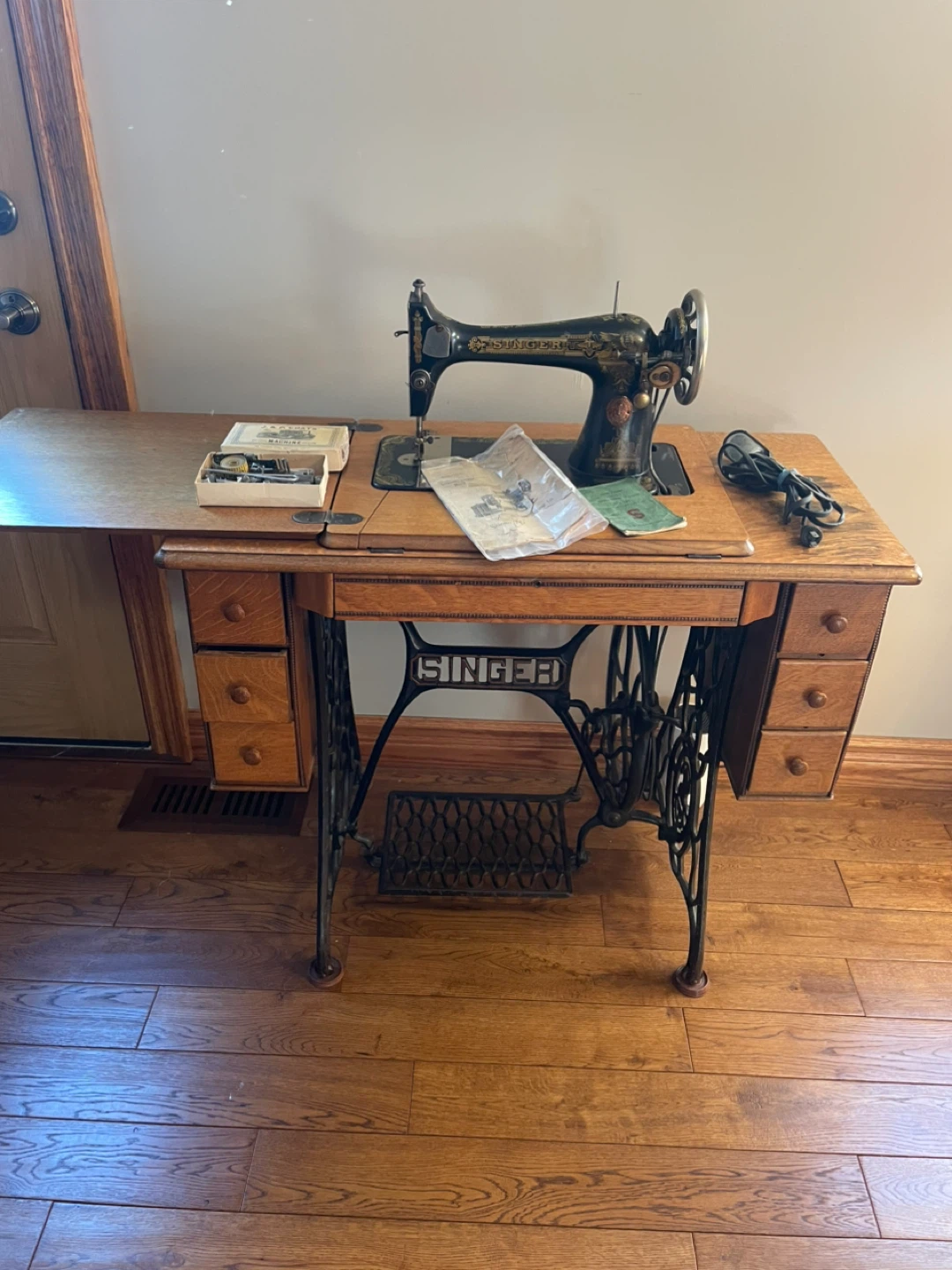 Vintage Singer Sewing Machine G Series