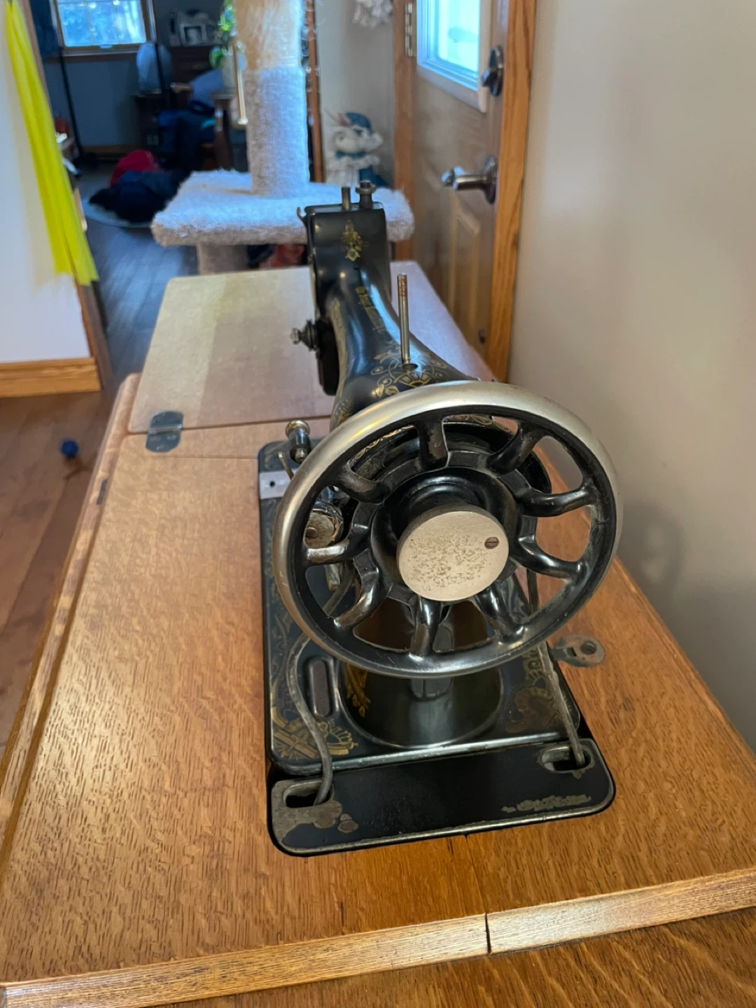 Vintage Singer Sewing Machine G Series - photo 2