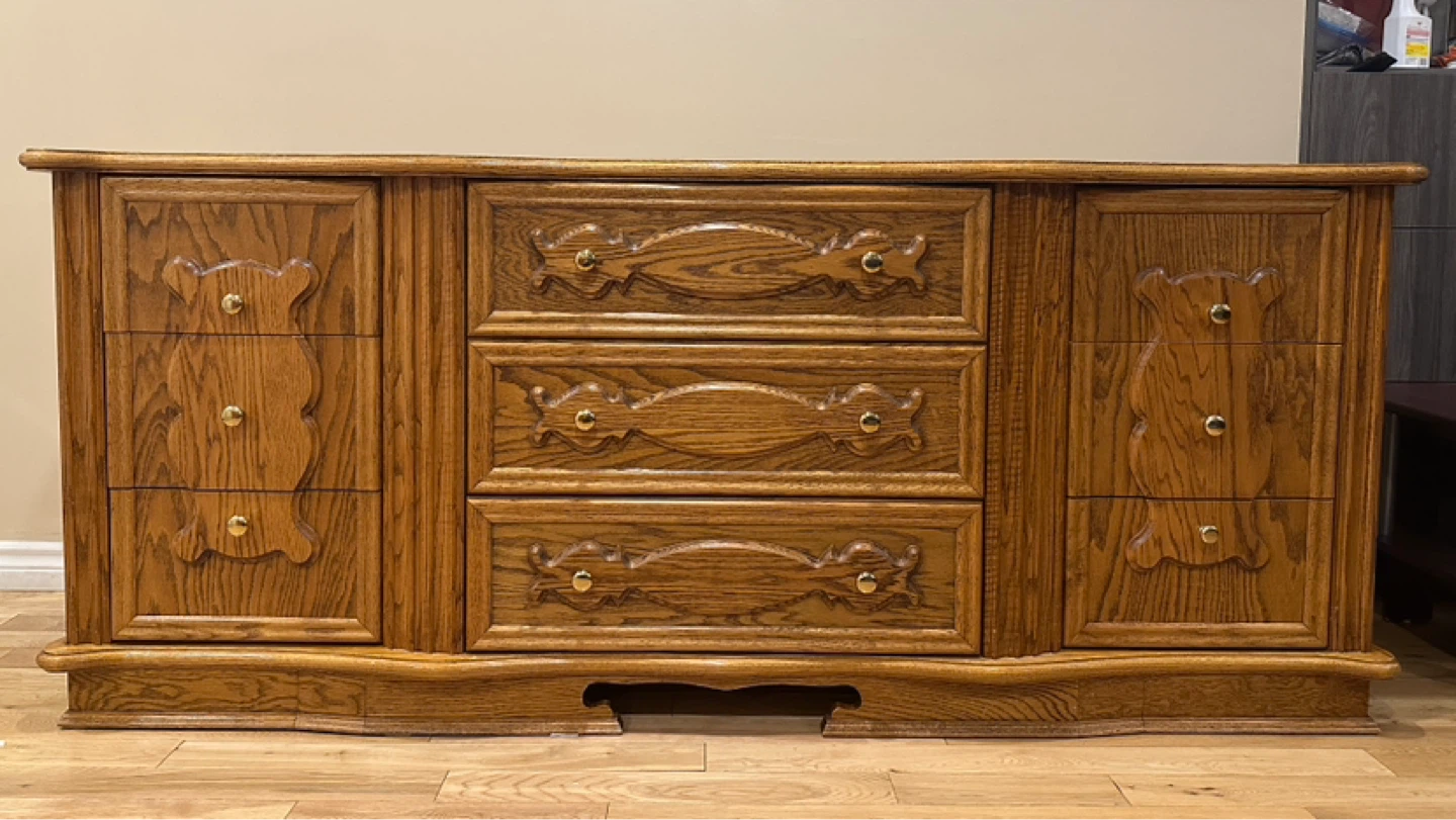 Stunning Vintage Custom Solid Oak Wood Dresser (CAN DELIVER)