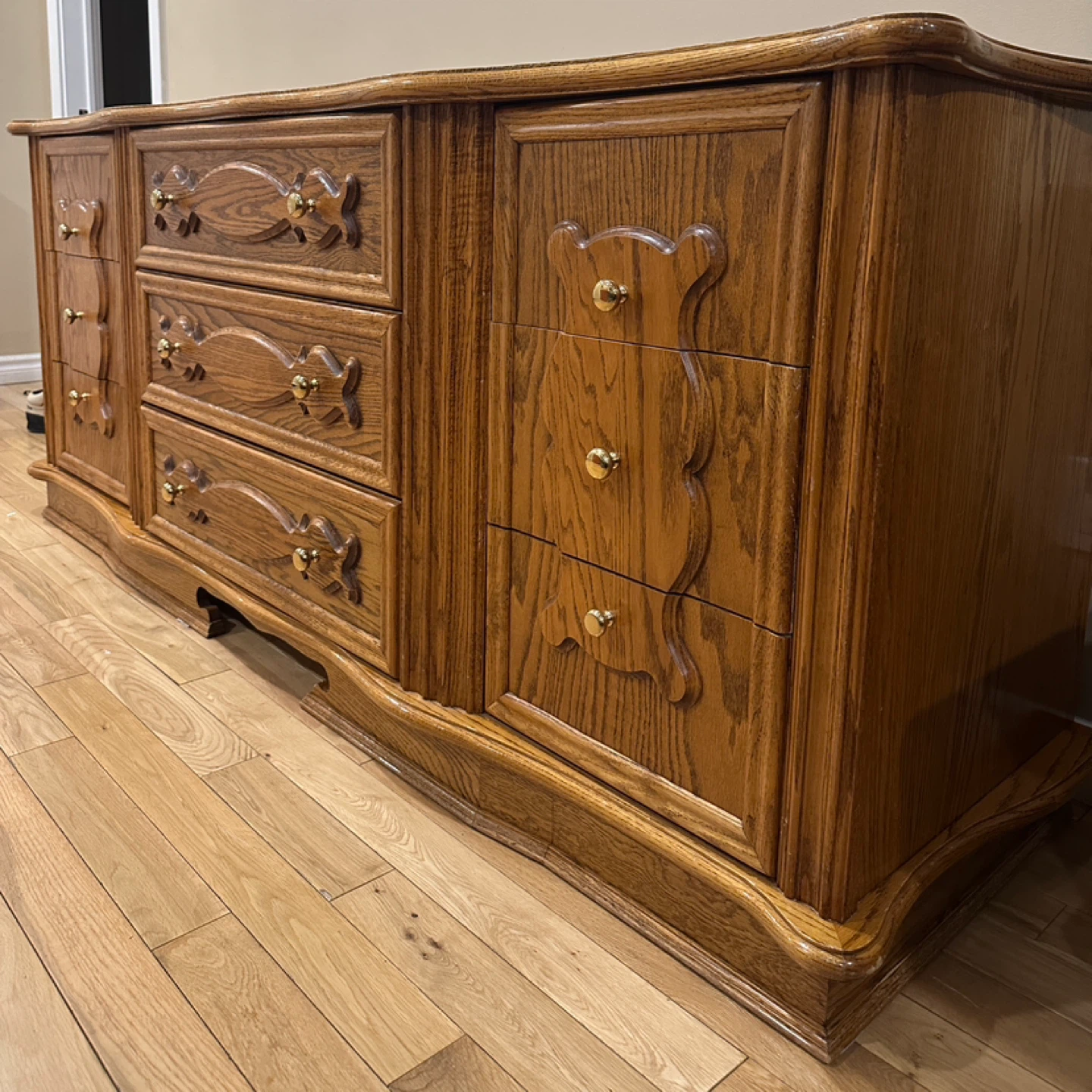 Stunning Vintage Custom Solid Oak Wood Dresser (CAN DELIVER) - photo 5
