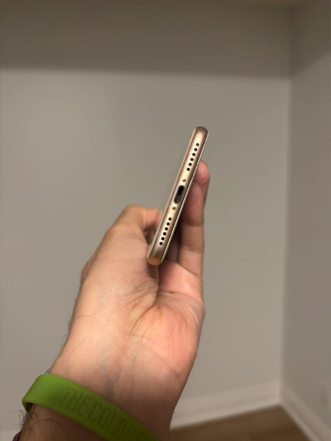 iPhone 8 - Cracked Screen plus’s still functional - photo 5