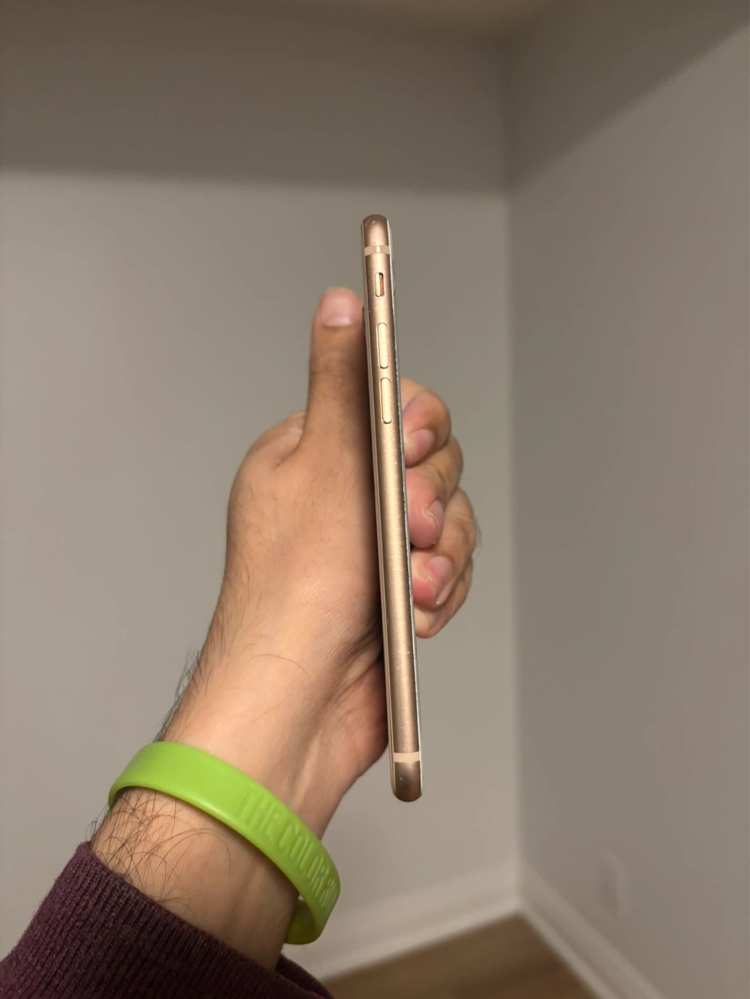 iPhone 8 - Cracked Screen plus’s still functional - photo 4